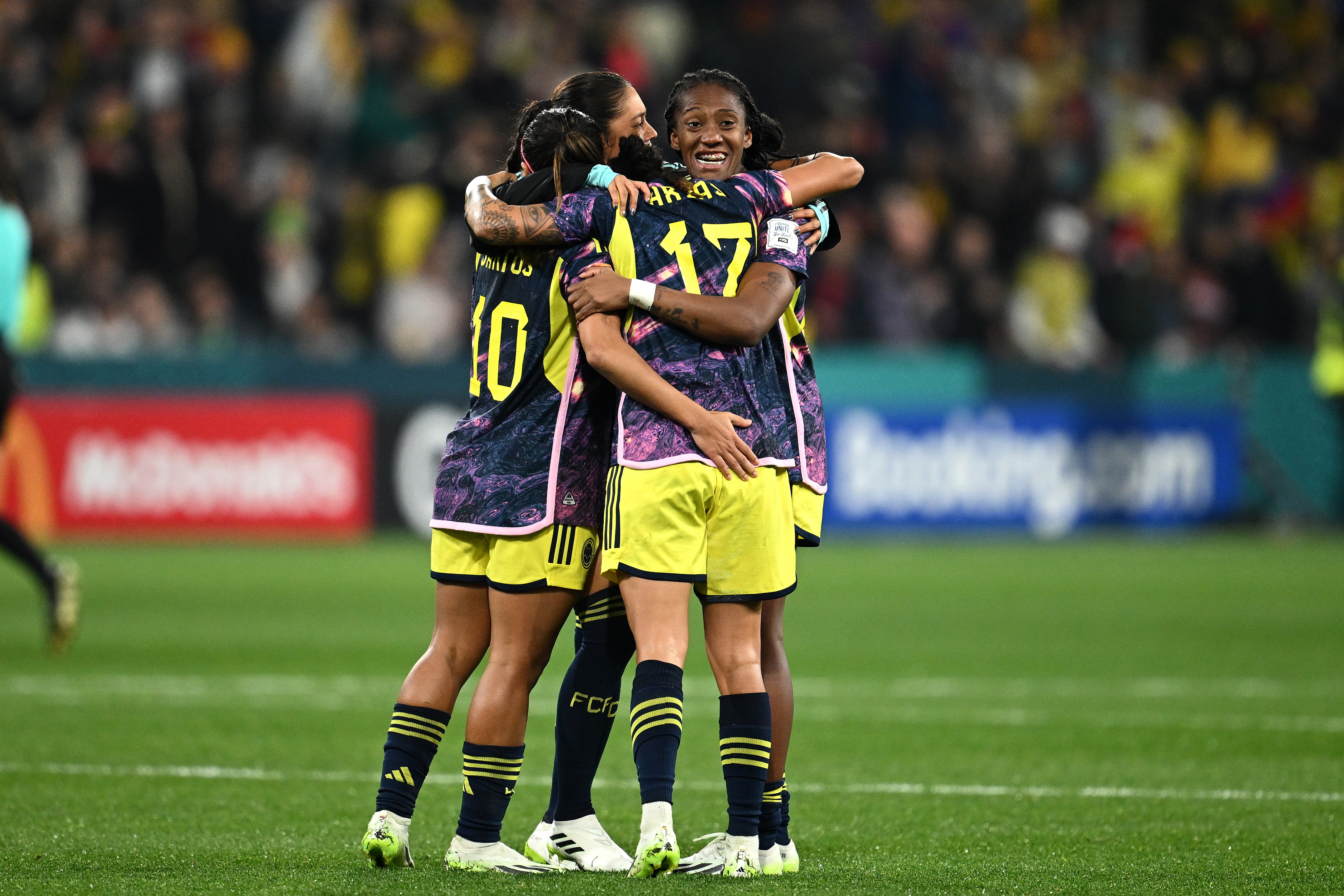 Melbourne (Australia), 08/08/2023.- Colombian players celebrate their win in the FIFA Women's World Cup 2023 Round of 16 soccer match between Colombia and Jamaica at Melbourne'Äôs Rectangular Stadium in Melbourne, Australia, 08 August 2023. (Mundial de Fútbol) EFE/EPA/JOEL CARRETT EDITORIAL USE ONLY AUSTRALIA AND NEW ZEALAND OUT