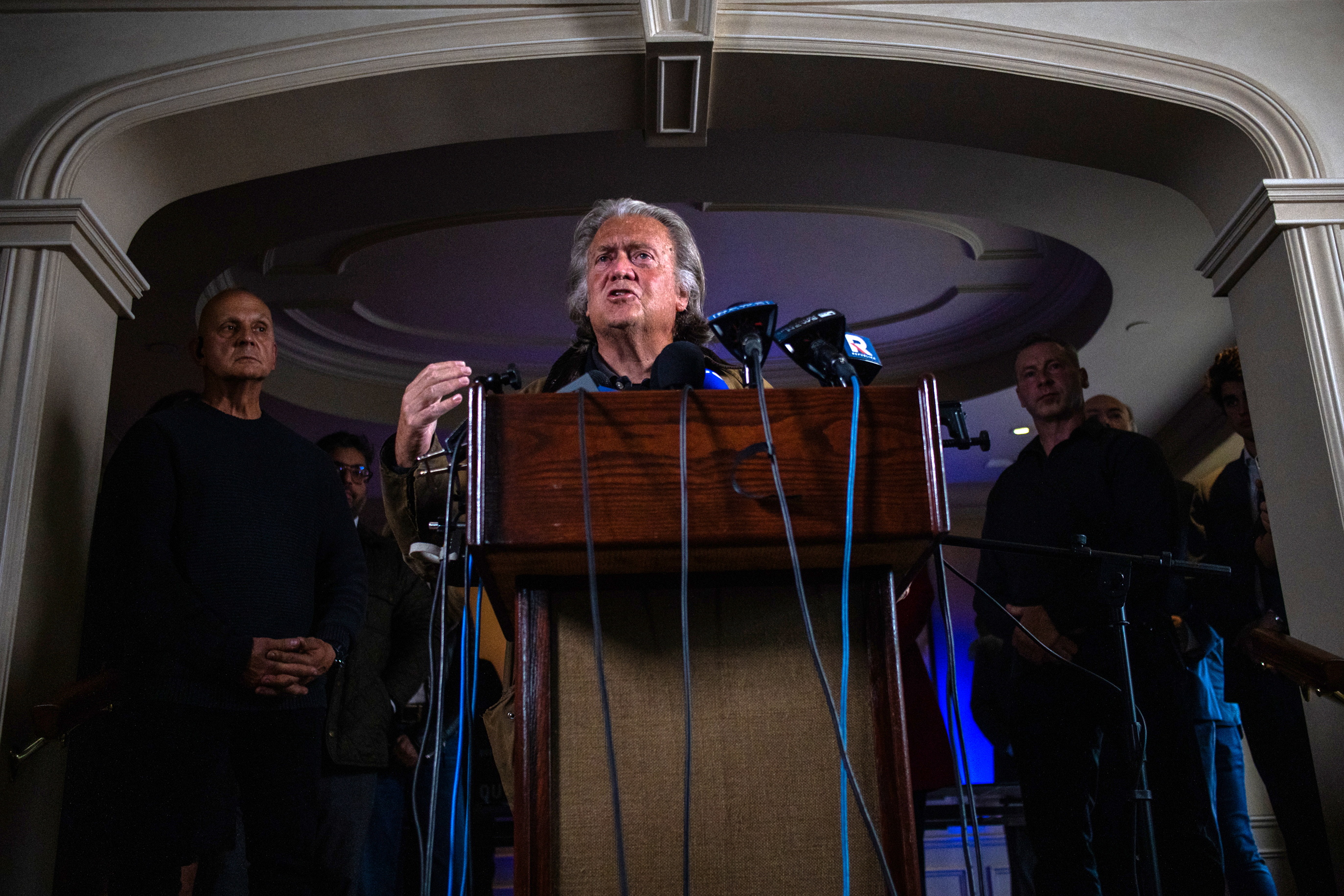 Bannon, aliado de Trump, salió de la cárcel: “Ya no soy preso político de Harris”