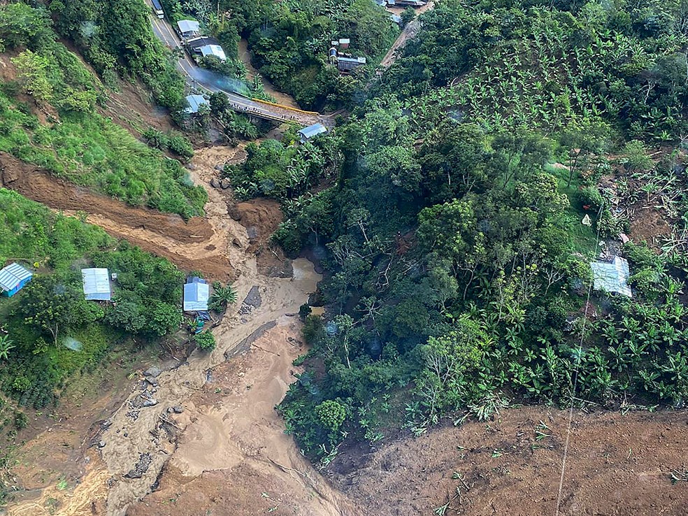 El presidente Iván Duque afirmó que ante la compleja situación que viven varias regiones por las lluvias, las autoridades "mantendremos monitoreo, evaluamos acciones y pedimos a sus habitantes atender recomendaciones".