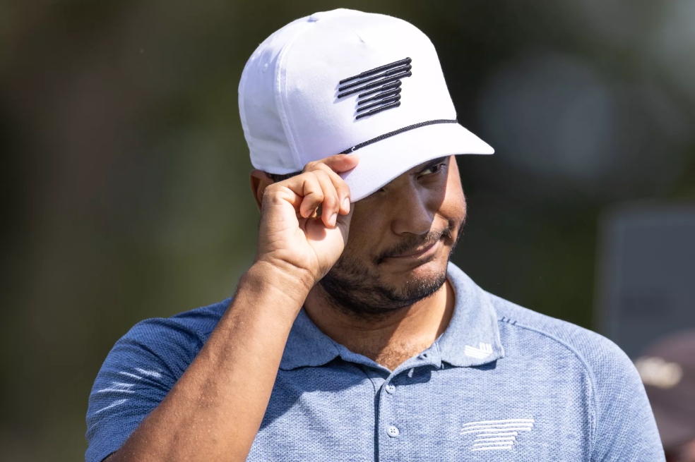 Juan Sebastián Muñoz brilla en el LIV Golf Chicago: Líder individual y por equipos