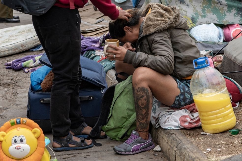 Dentro de las pertenencias quemadas de los migrantes se encontraban pañales, cobijas, colchones, carpas y juguetes de niños.