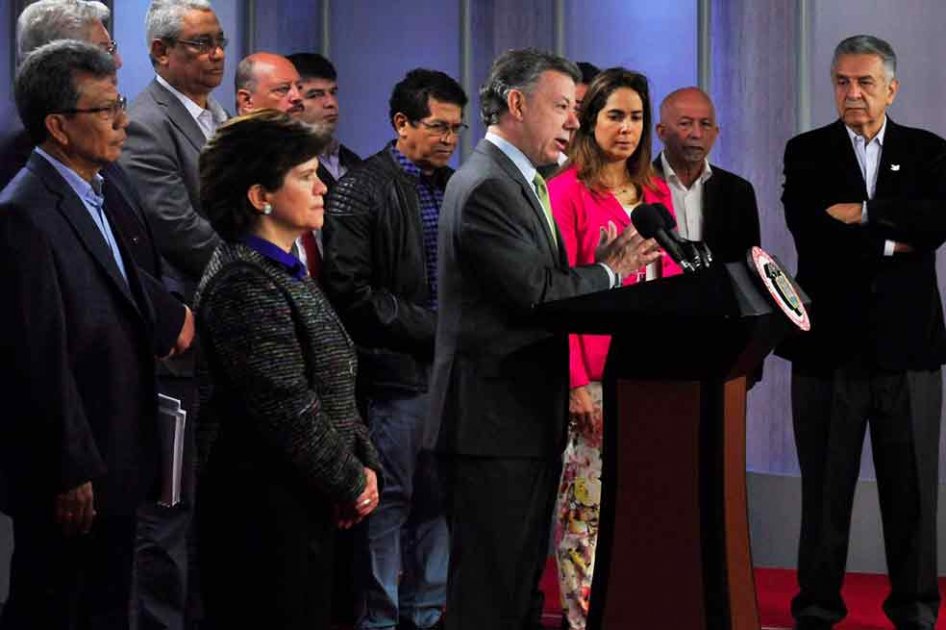Gobierno anuncia aumento en salario para profesores de 9.77% para 2016