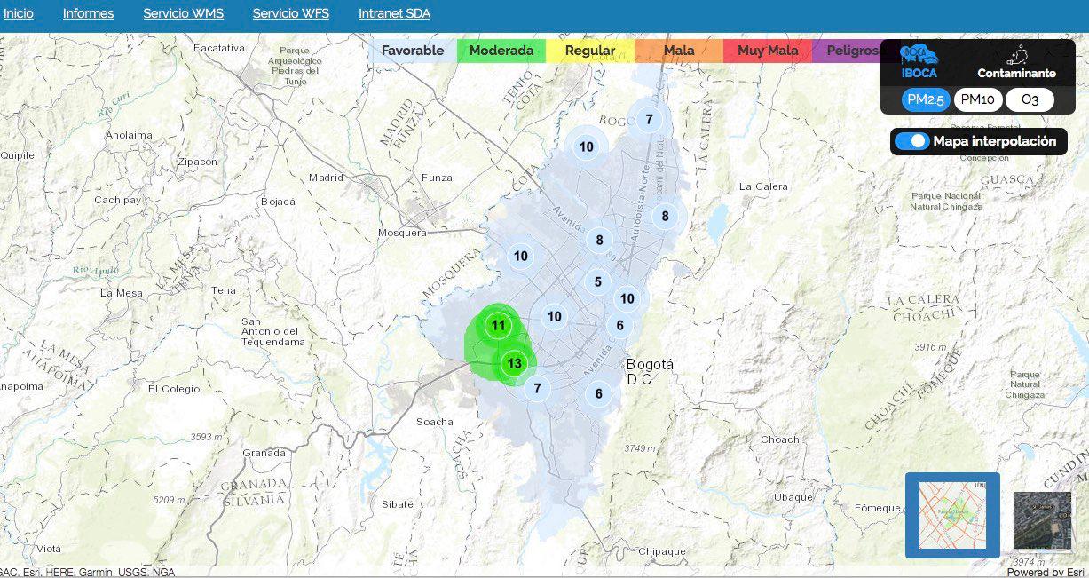 La mejoría de la calidad del aire se ha podido percibir a simple vista, gracias a una imagen compartida de la Alcaldía de Bogotá, se evidenció los cambios que ha tenido el medio ambiente en la capital. En la foto se puede apreciar cómo el pasado 5 de febrero, una capamaterial particulado reposaba en el cielo de la ciudad, sin embargo, para el 7 de mayo, está ya no estaba.