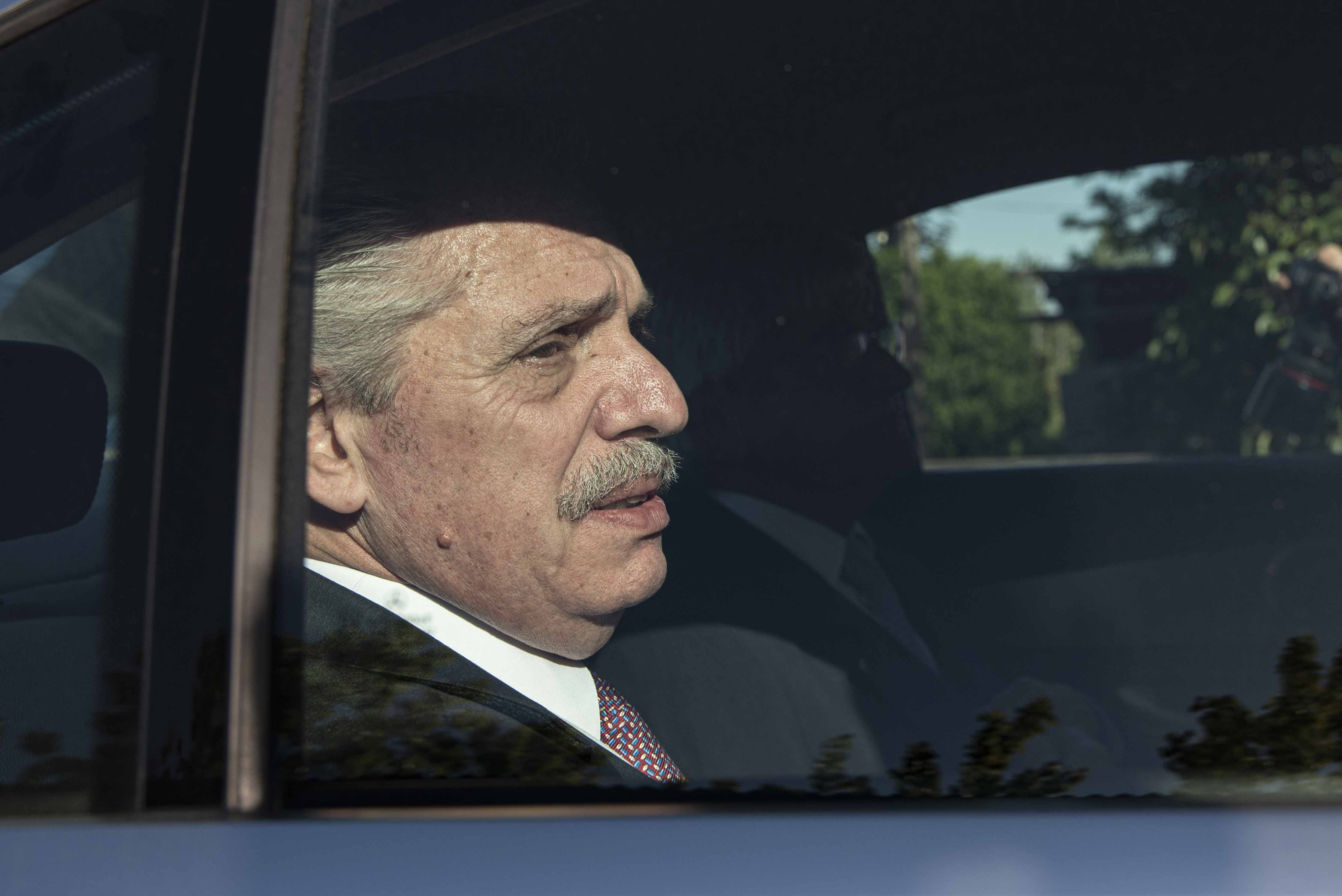 Fiscalía argentina imputó al expresidente Fernández por violencia de género