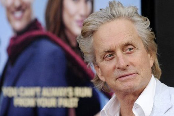 Michael Douglas tiene dificultades para hablar por su tratamiento
