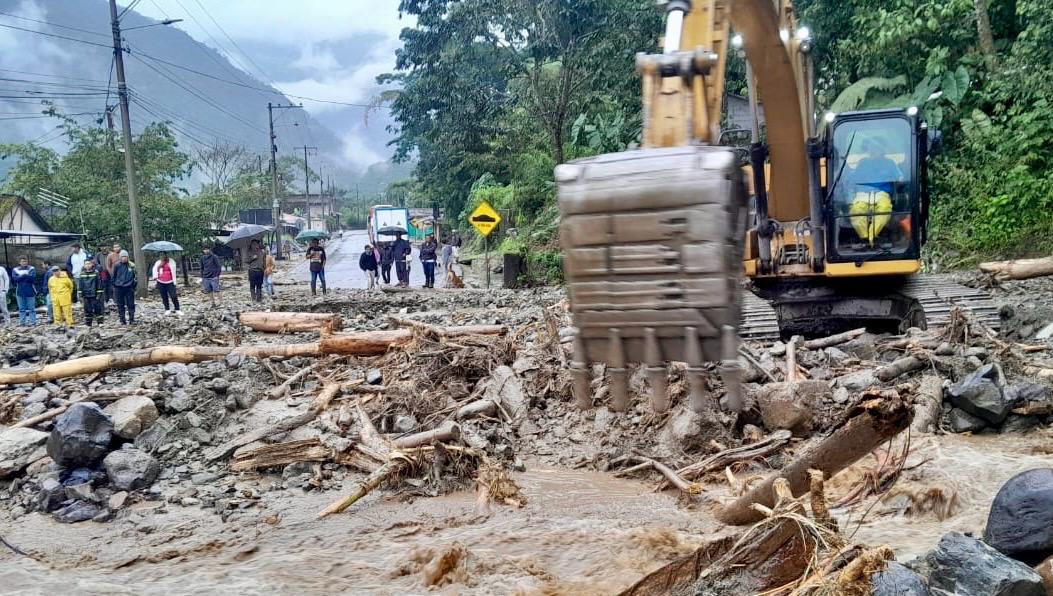 Derrumbe en Ecuador deja al menos seis muertos y 30 desaparecidos