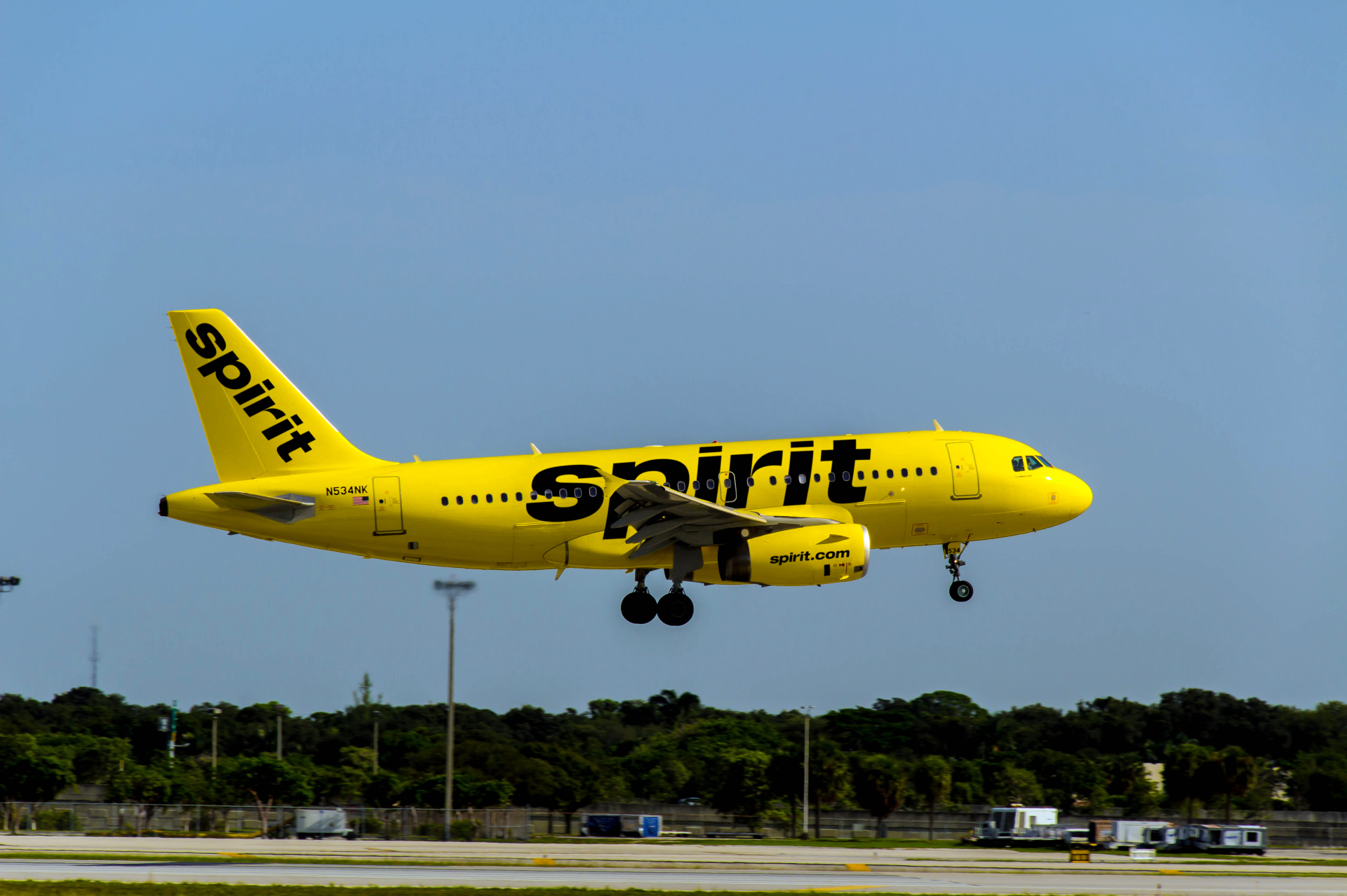 La aerolínea JetBlue aumenta nuevamente su oferta para comprar Spirit