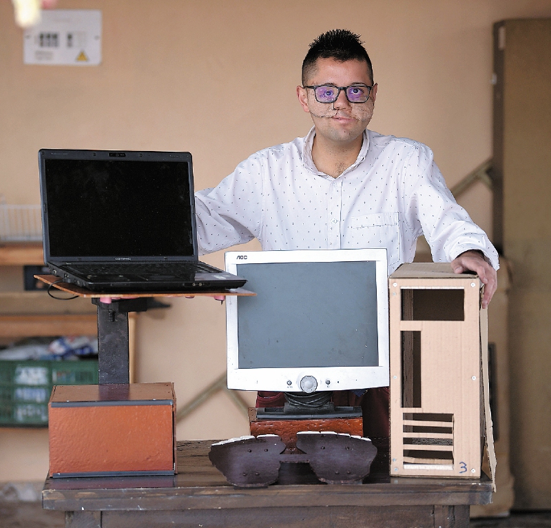 El emprendedor bogotano que hace computadores con materiales biodegradables