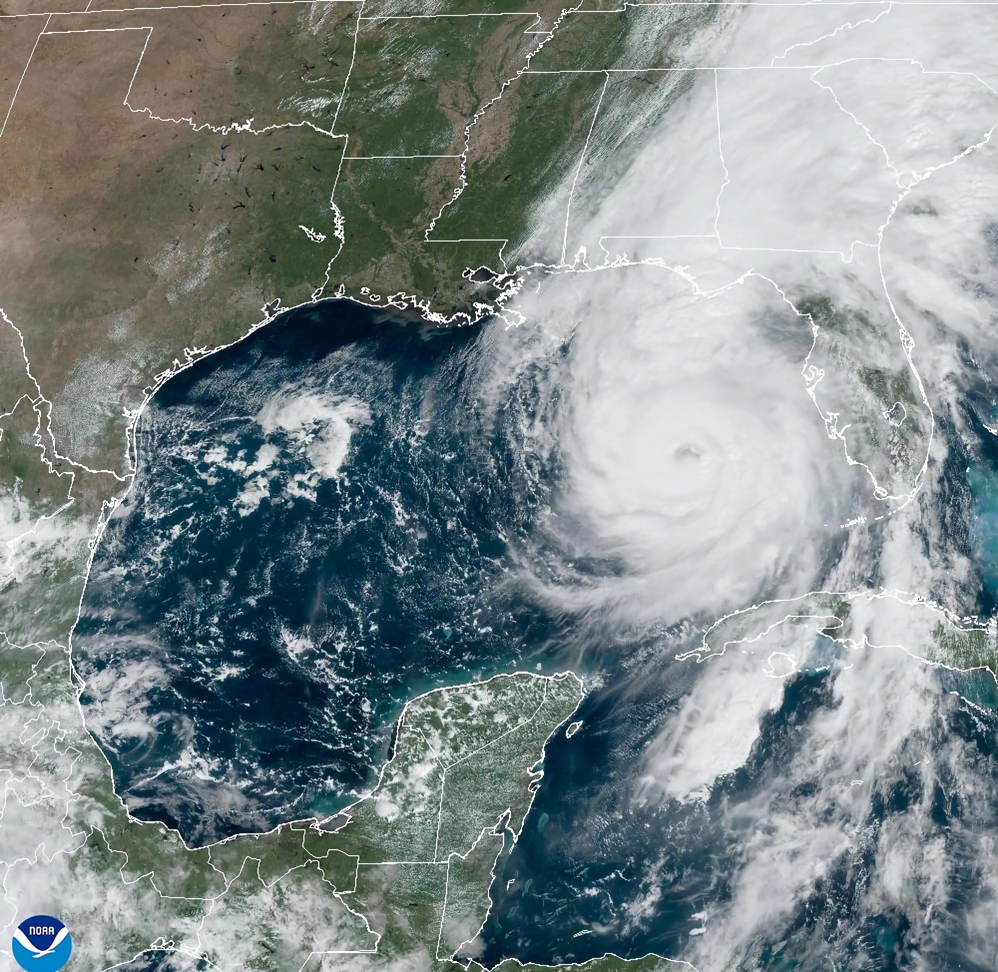 El huracán Helene se acerca a la costa de Florida