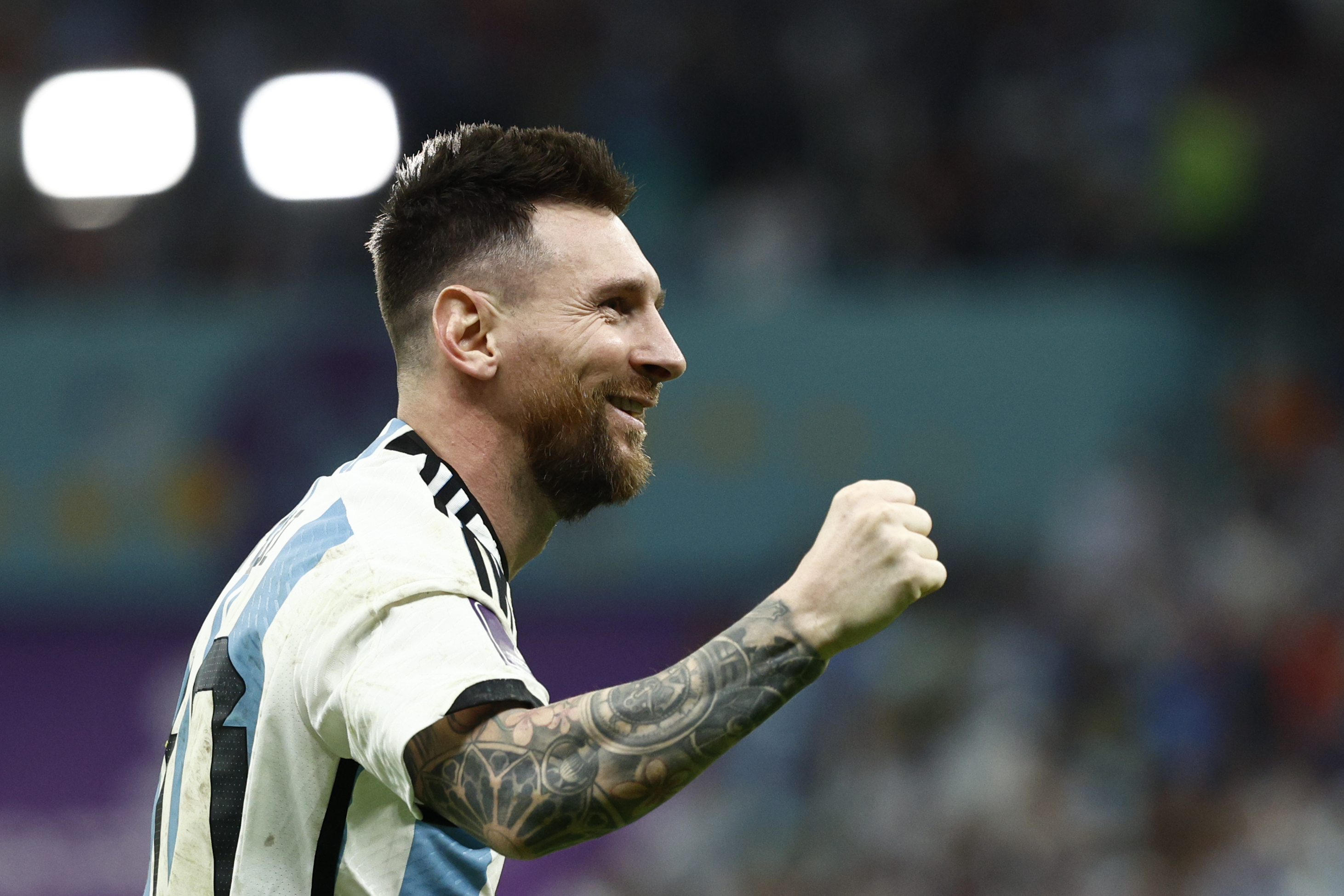 GR5517. LUSAIL (CATAR), 09/12/2022.- Lionel Messi de Argentina celebra hoy, en un partido de los cuartos de final del Mundial de Fútbol Qatar 2022 entre Países Bajos y Argentina  en el estadio de Lusail (Catar). EFE/ Rodrigo Jiménez