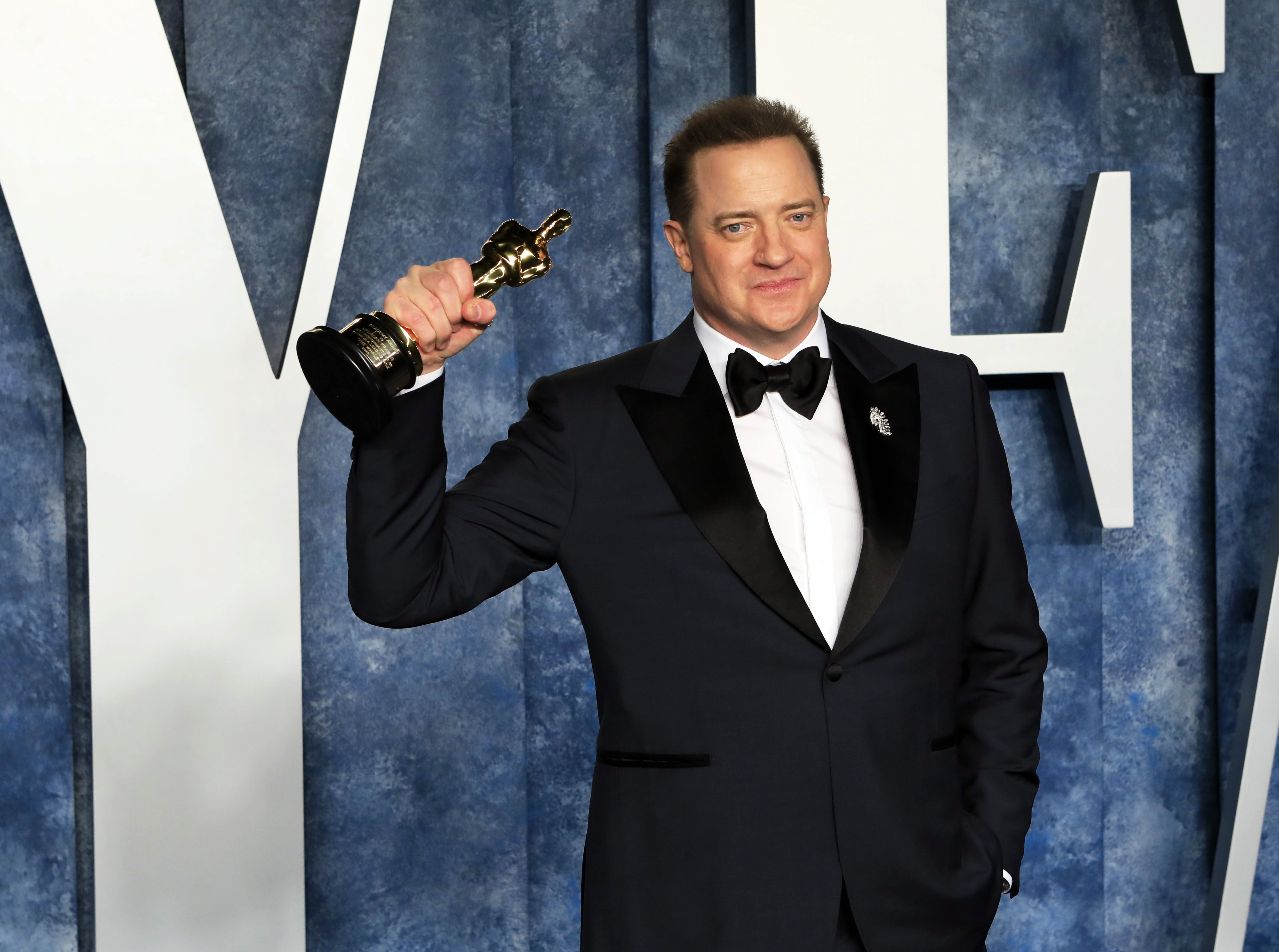 Beverly Hills (United States), 12/03/2023.- Brendan Fraser arrives at the 2023 Vanity Fair Oscar Party following the 95th annual Academy Awards ceremony, at the Wallis Annenberg Center for the Performing Arts in Beverly Hills, California, USA, 12 March 2023. The Oscars are presented for outstanding individual or collective efforts in filmmaking in 24 categories. (Estados Unidos) EFE/EPA/NINA PROMMER