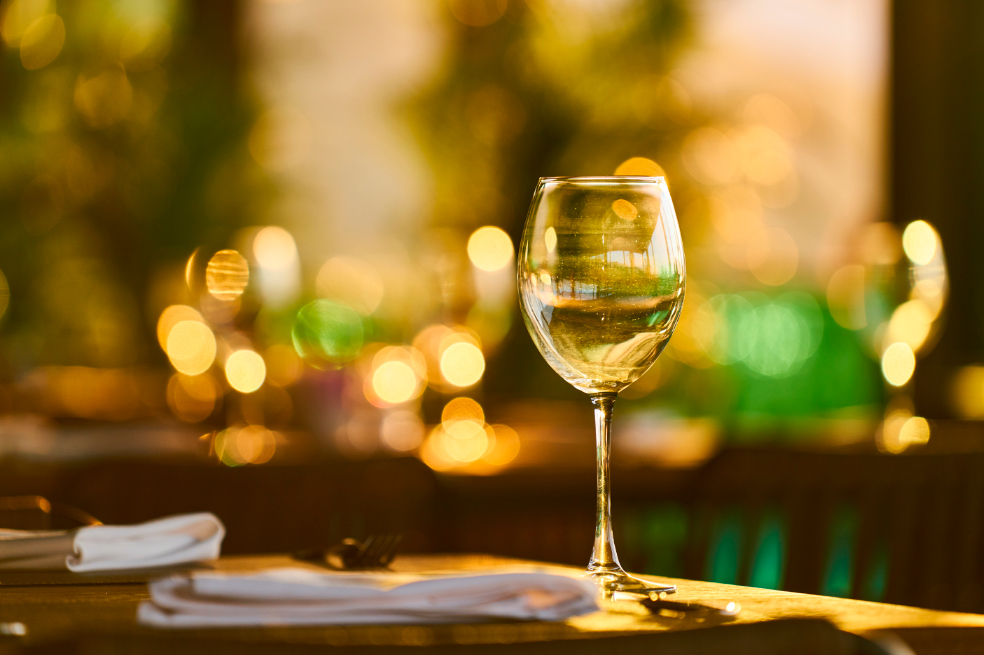 Vino blanco para cocinar: cómo elegirlo y en qué preparaciones usarlo
