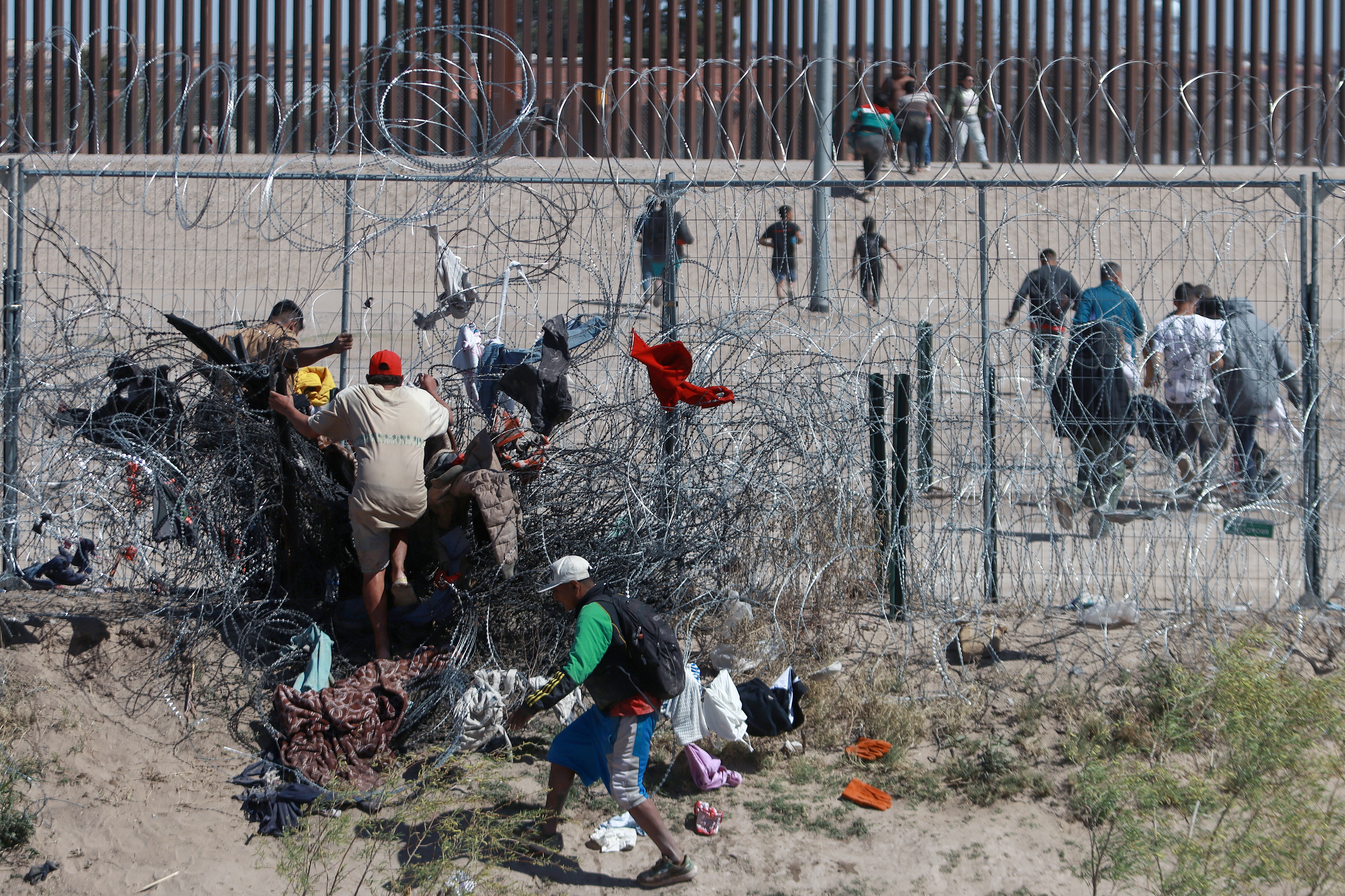 Corte Suprema de EE. UU. bloquea, por ahora, la ley de Texas para detener migrantes