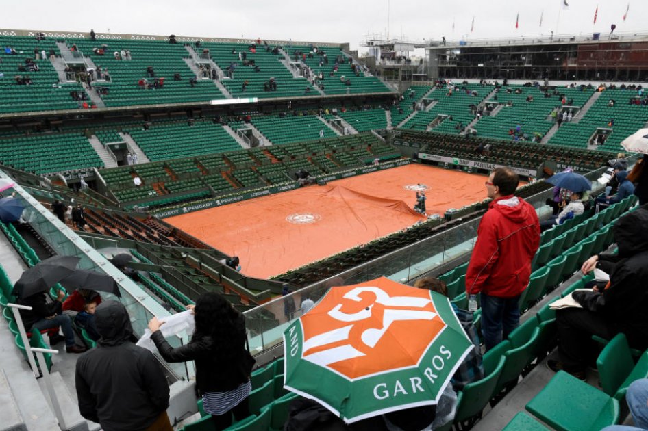 Jornada pasada por lluvia en Roland Garros. Foto: AFP
