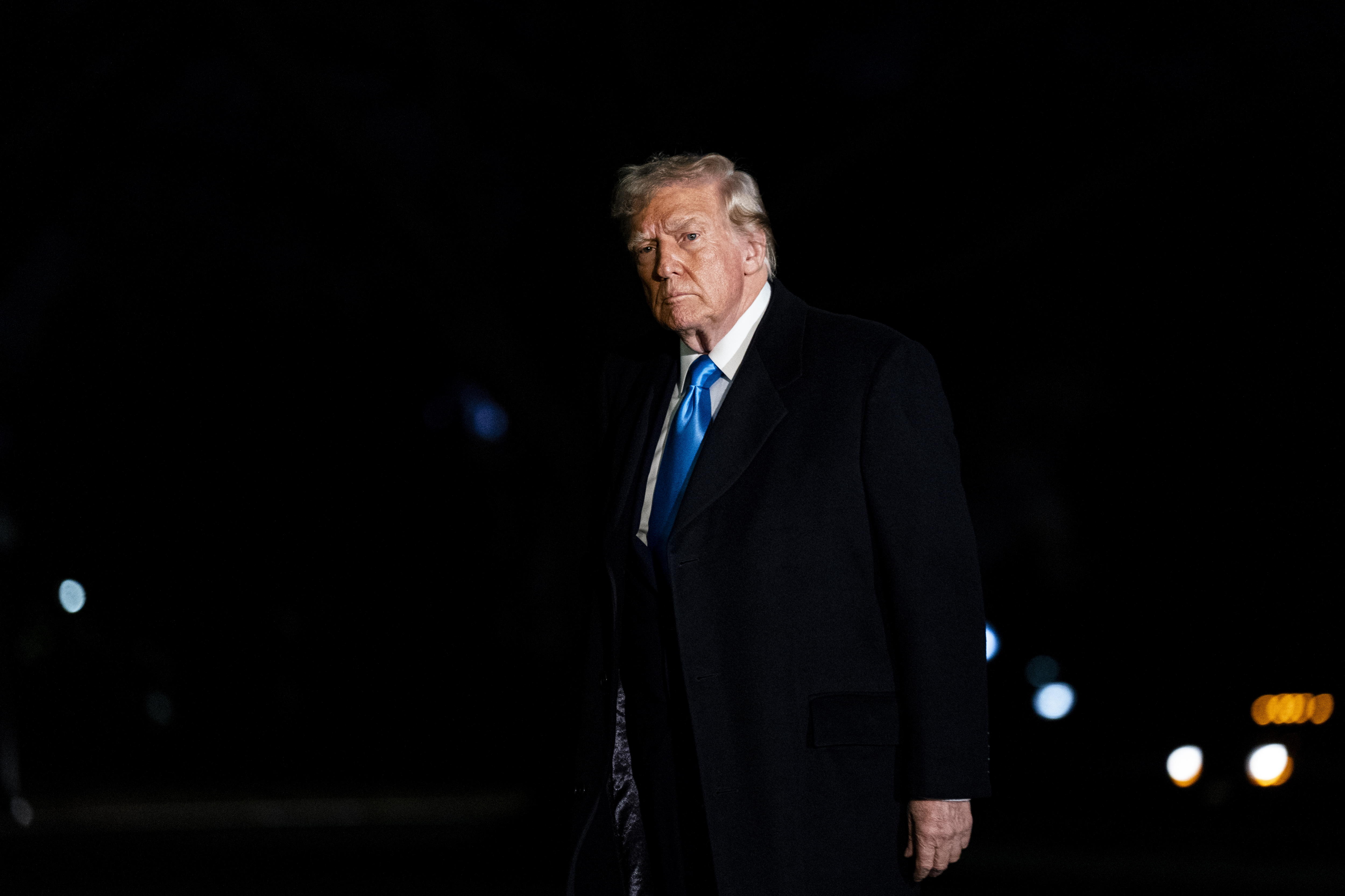 Trump pone la mira en el TPS de 300.000 venezolanos y planea revocarlo