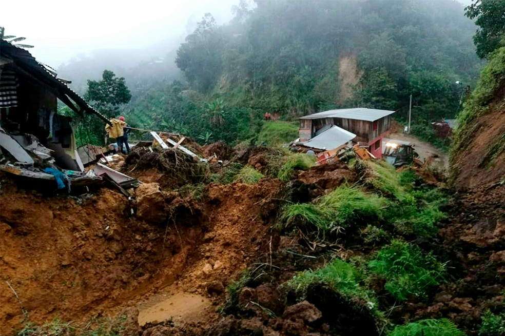 Las unidades de socorro, que han tenido problemas para atender la emergencia, se encuentran en alerta máxima y a esta hora la vía Manizales-Neira permanece cerrada. /Imagen de referencia.