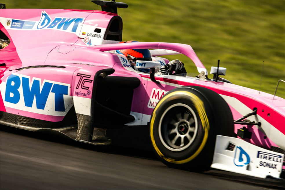 El formato del fin de semana en la Fórmula 2 sigue una programación similar a la Gp3, con una práctica libre, una sesión de clasificación para determinar la parrilla de la primera carrera larga a 32 vueltas o una hora y con parada en boxes, que se corre el sábado. El resultado de esta última, invirtiendo el orden para los ocho primeros, determinan el orden de salida de la carrera sprint a 25 vueltas o 45 minutos que se corre el domingo, sin paradas obligatorias en boxes para cambio de neumáticos.