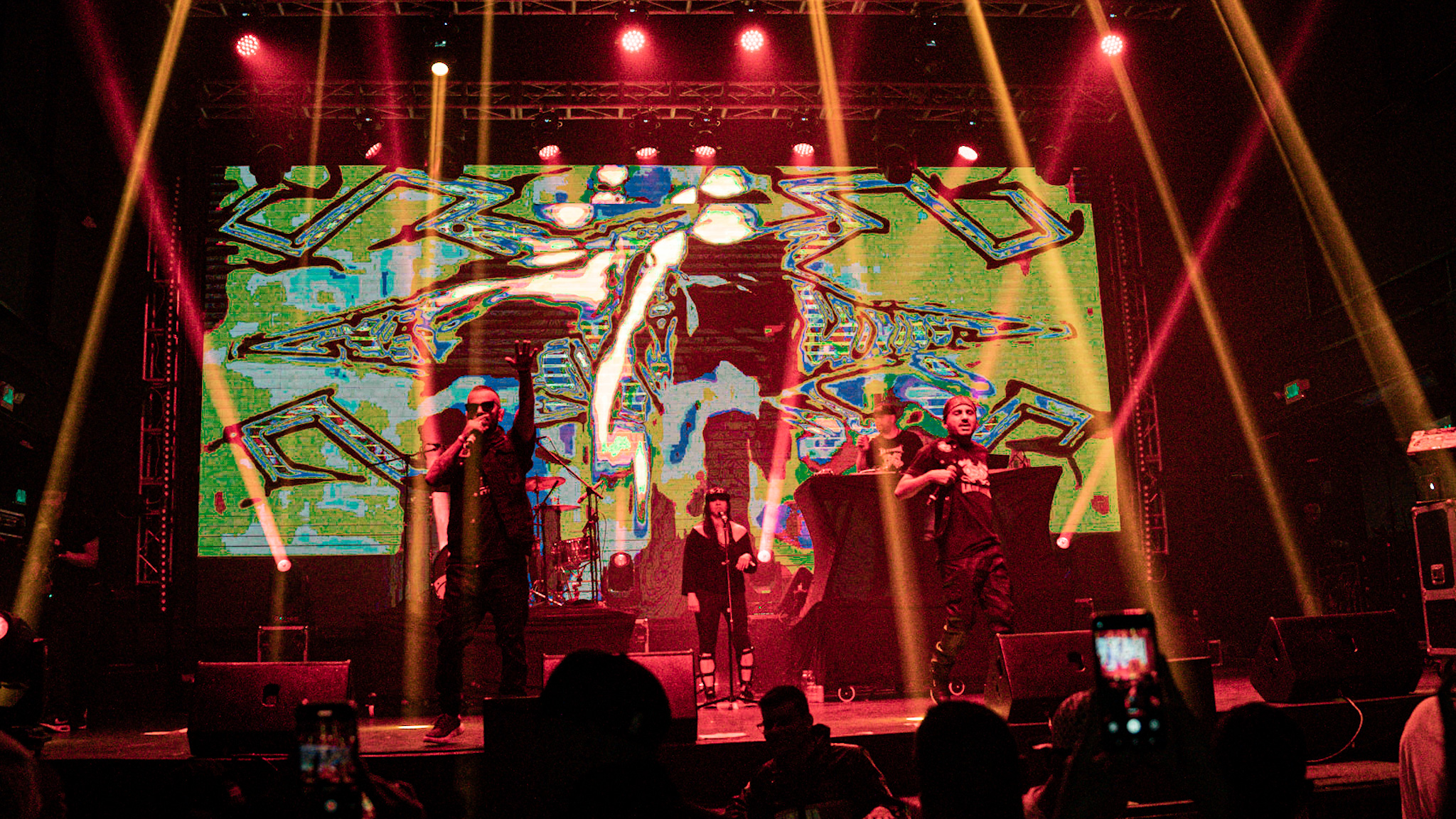 Los míticos Kany, Ata y Kany fueron recibidos por un público que alabó la importancia de su ingenio musical y sus letras atemporales. La Etnnia sigue siendo fundamental en un movimiento cultural que se transformó en un estilo de vida y una oportunidad de transformación social para miles de jóvenes alrededor del país desde hace más de tres décadas. Cada letra y cada barra narra la crudeza de la realidad colombiana.