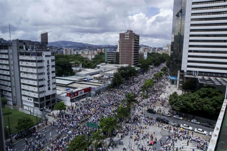 Masiva marcha opositora demuestra urgencia de referendo revocatorio contra Maduro: España