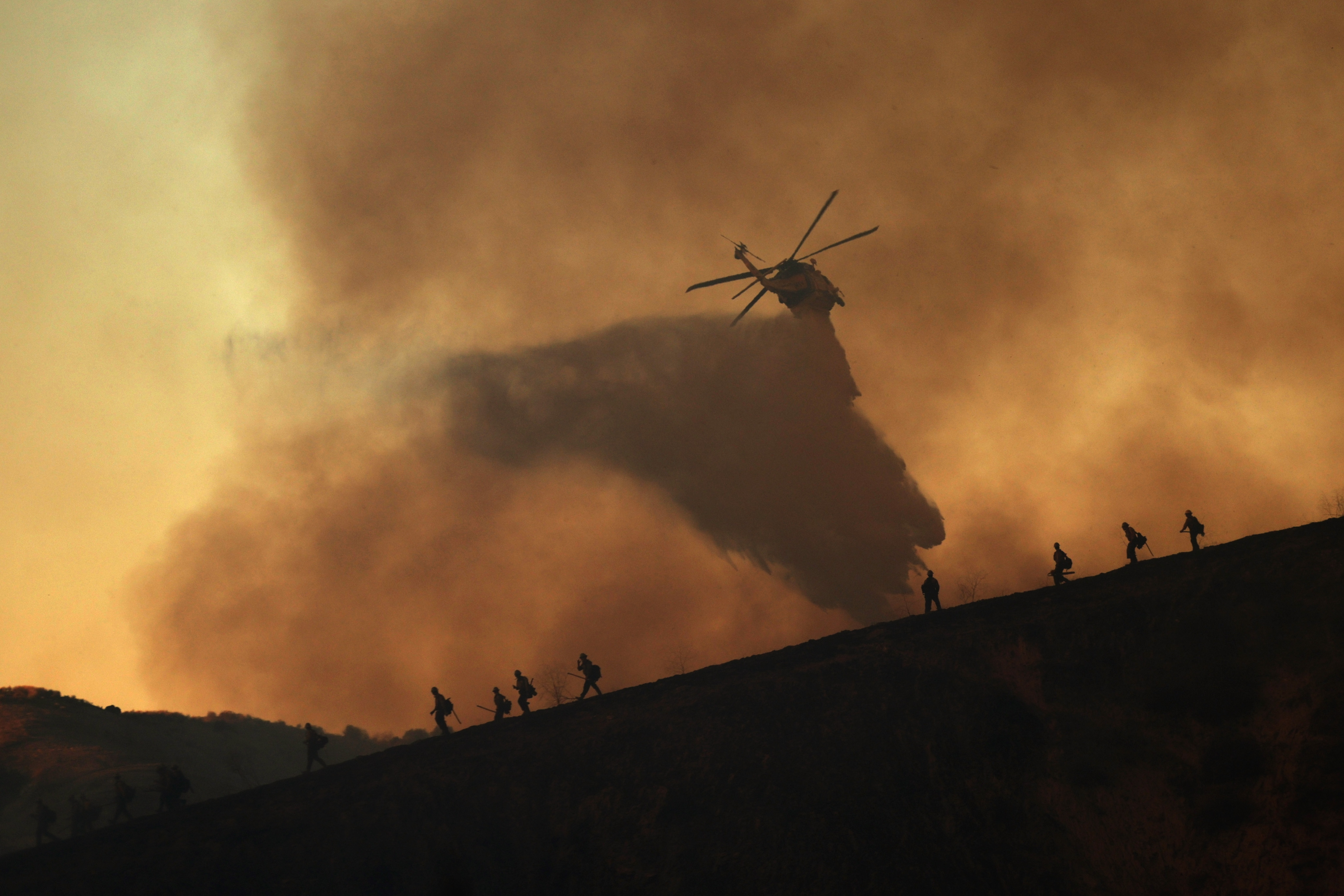Los devastadores incendios de Los Ángeles dejan ya 10 muertos