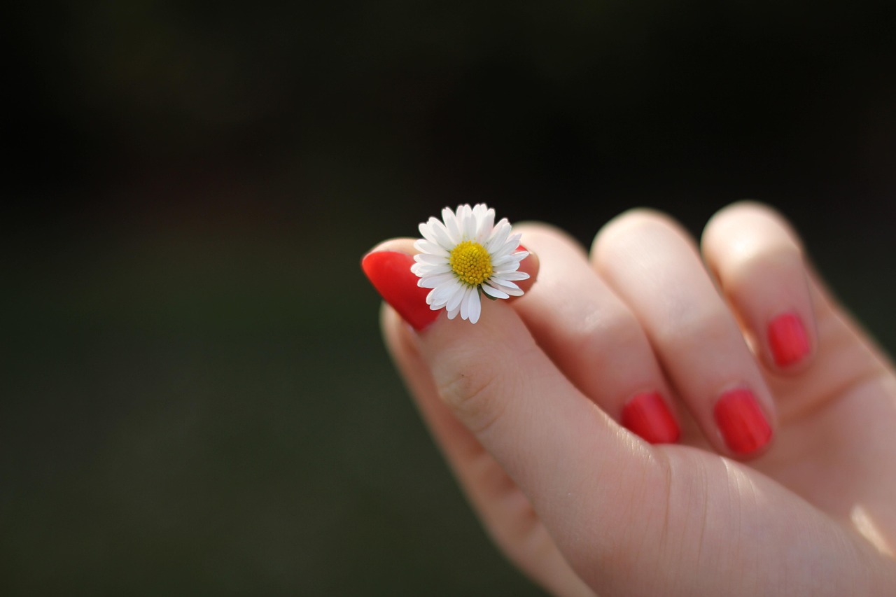 Uñas largas o uñas cortas: estas son las tendencias en manicure en primavera 2025