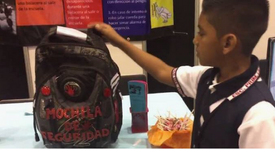 Inspirado en la inseguridad, niño de 11 años diseña un morral antibalas
