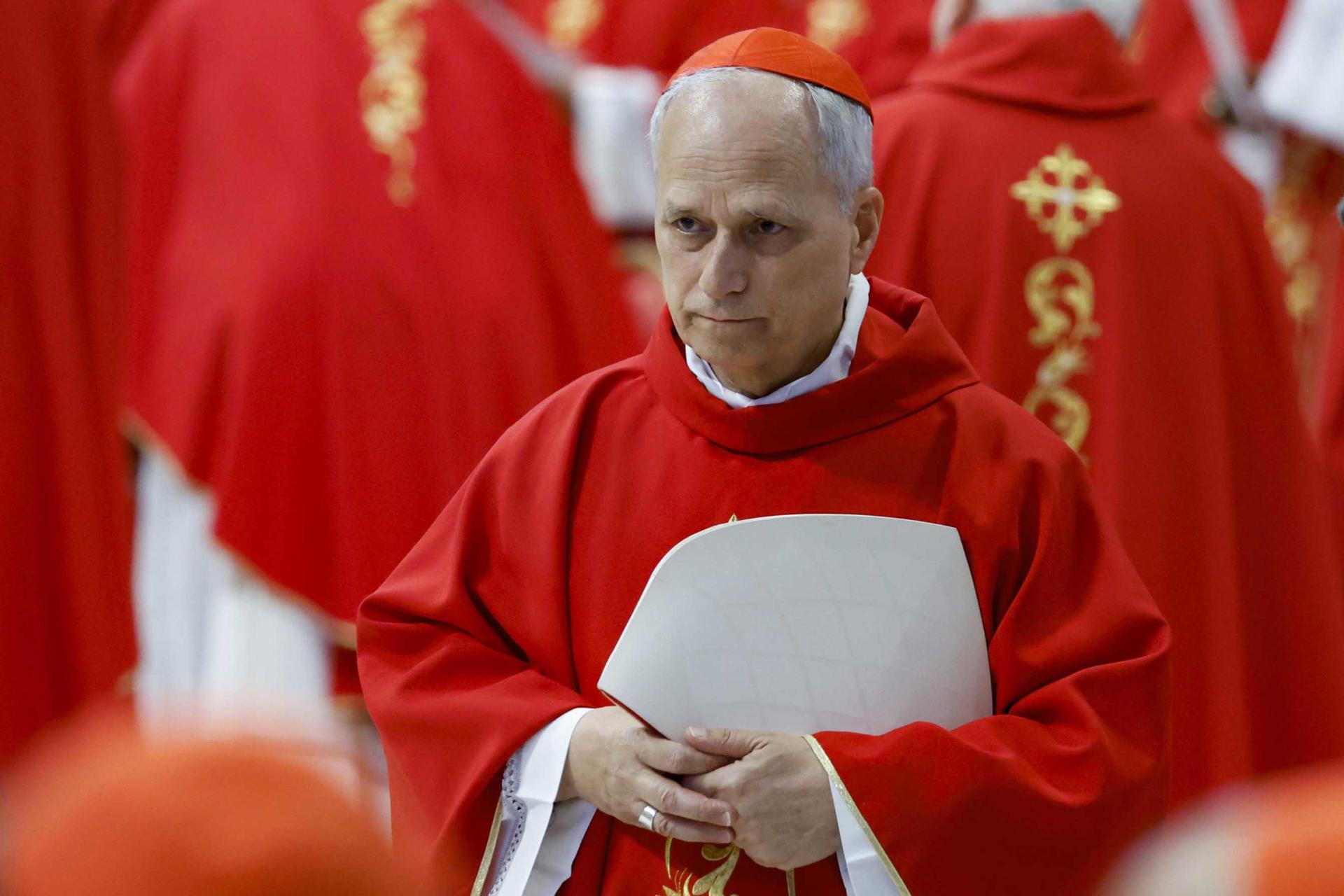 BOGOTÁ (COLOMBIA), 08/05/2025.- Fotografía de archivo fechada el 30 de abril de 2025 del cardenal Robert Prevost asistiendo a la quinta misa en memoria del difunto Papa Francisco en la Basílica de San Pedro, Ciudad del Vaticano (Vaticano). El presidente de Estados Unidos, Donald Trump, consideró este jueves un "gran honor" para el país que León XIV sea el primer papa estadounidense y dijo estar deseando reunirse con él. EFE/EPA/FABIO FRUSTACI /ARCHIVO
