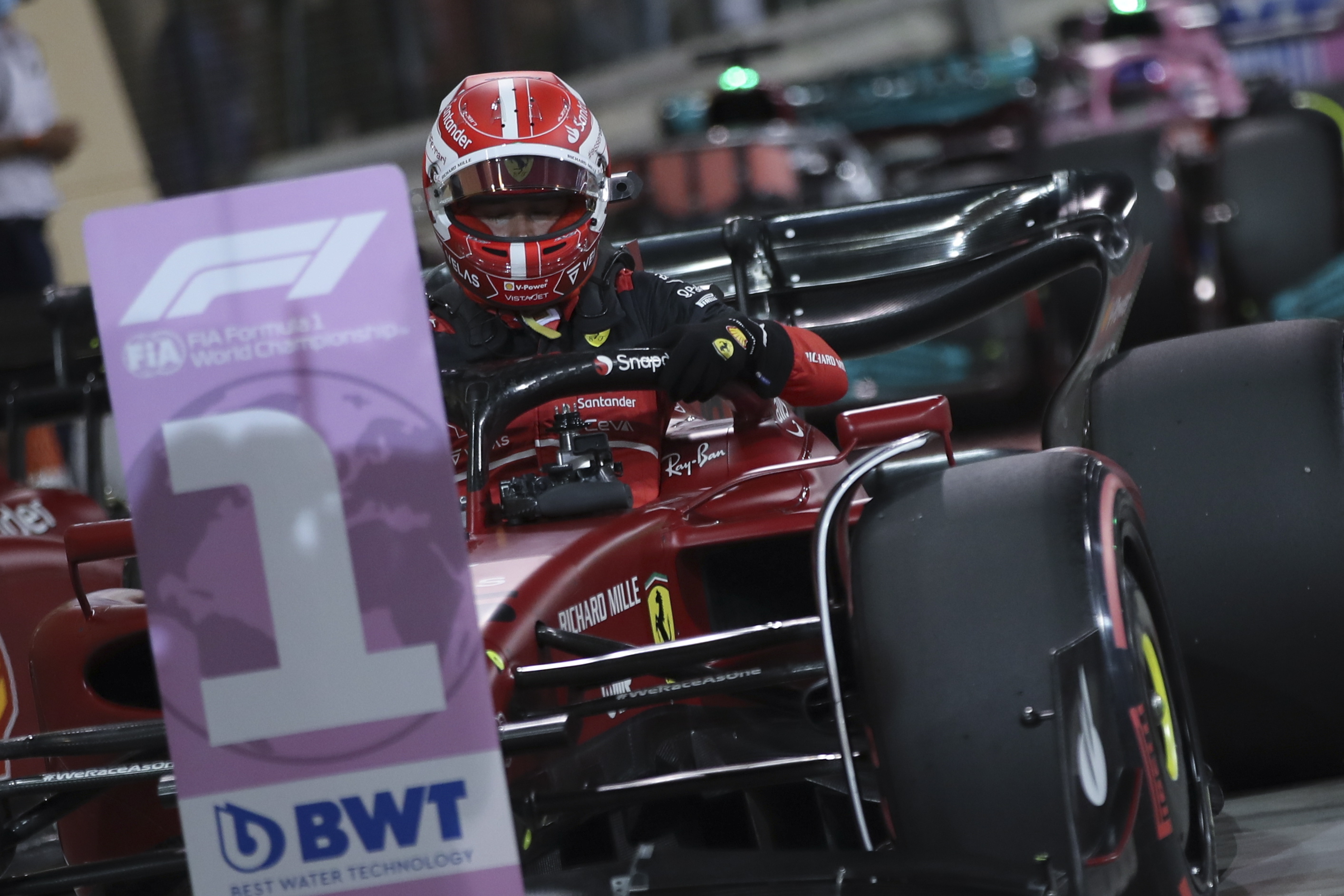 Ferrari, con pie derecho en la Fórmula 1: Charles Leclerc ganó la ‘pole’ en Baréin