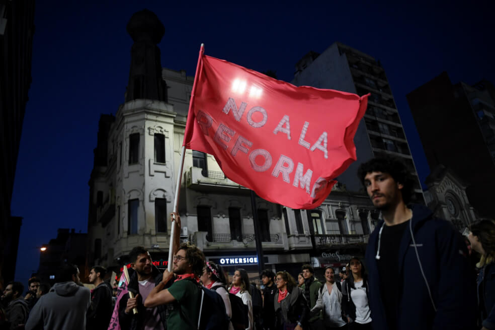 "Milicos nunca más", gritaron los uruguayos durante la movilización. / AFP