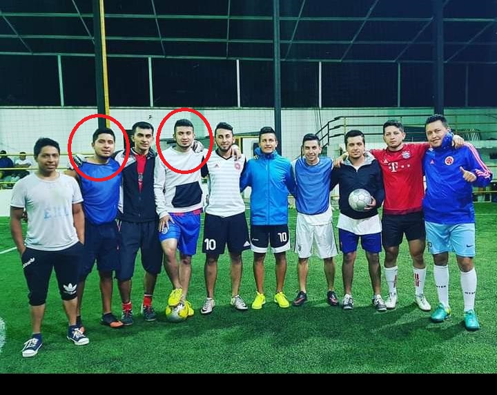 En la foto, Óscar Andrés Obando y Bairon Patiño, previo a un partido de fútbol.