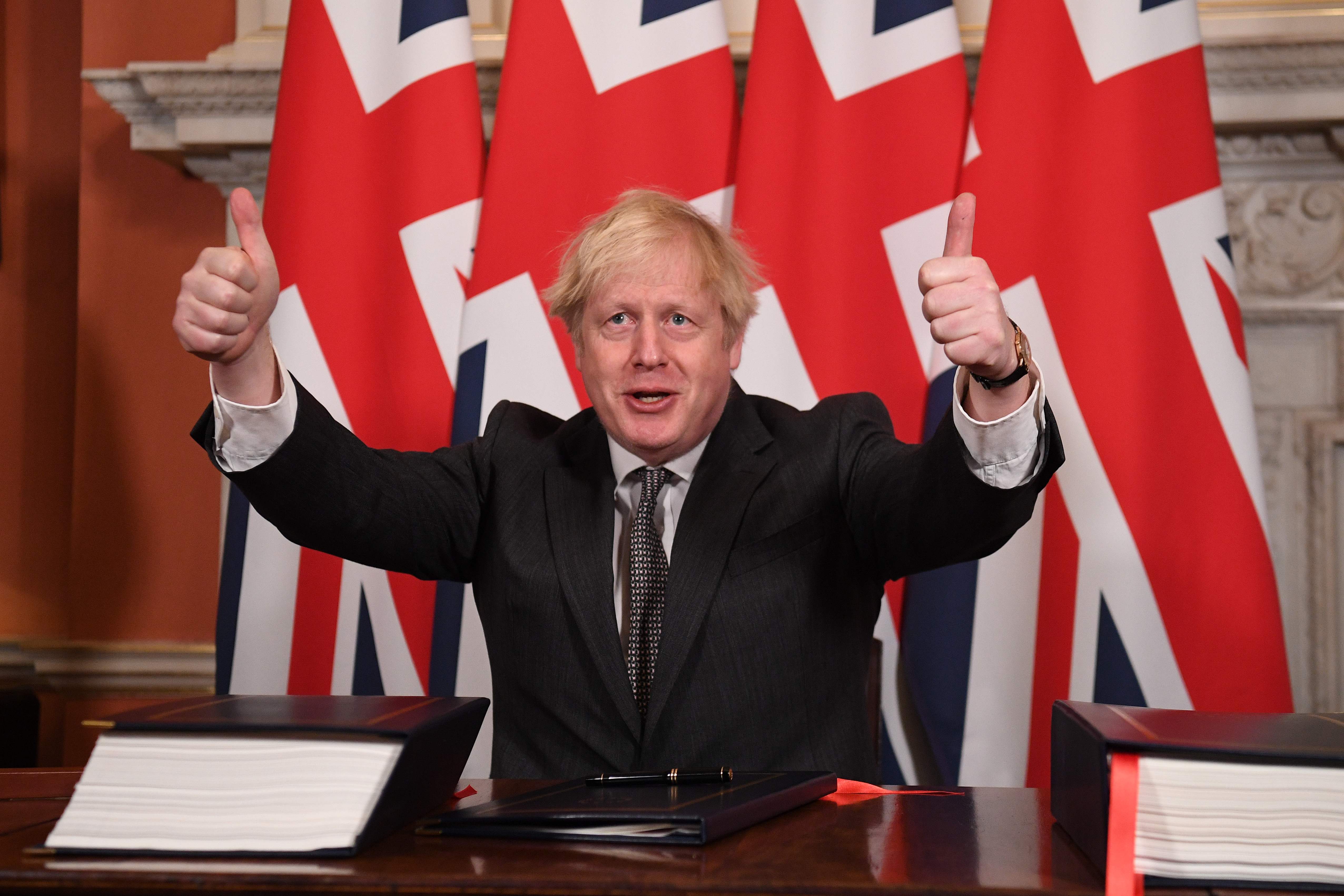 Migración más flexible a cambio de pactos comerciales: la nueva estrategia de Johnson