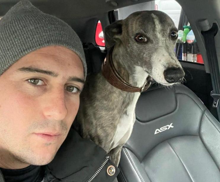 Hombre que perdió a su perro en un vuelo fue ayudado por hermano de Kate Middleton