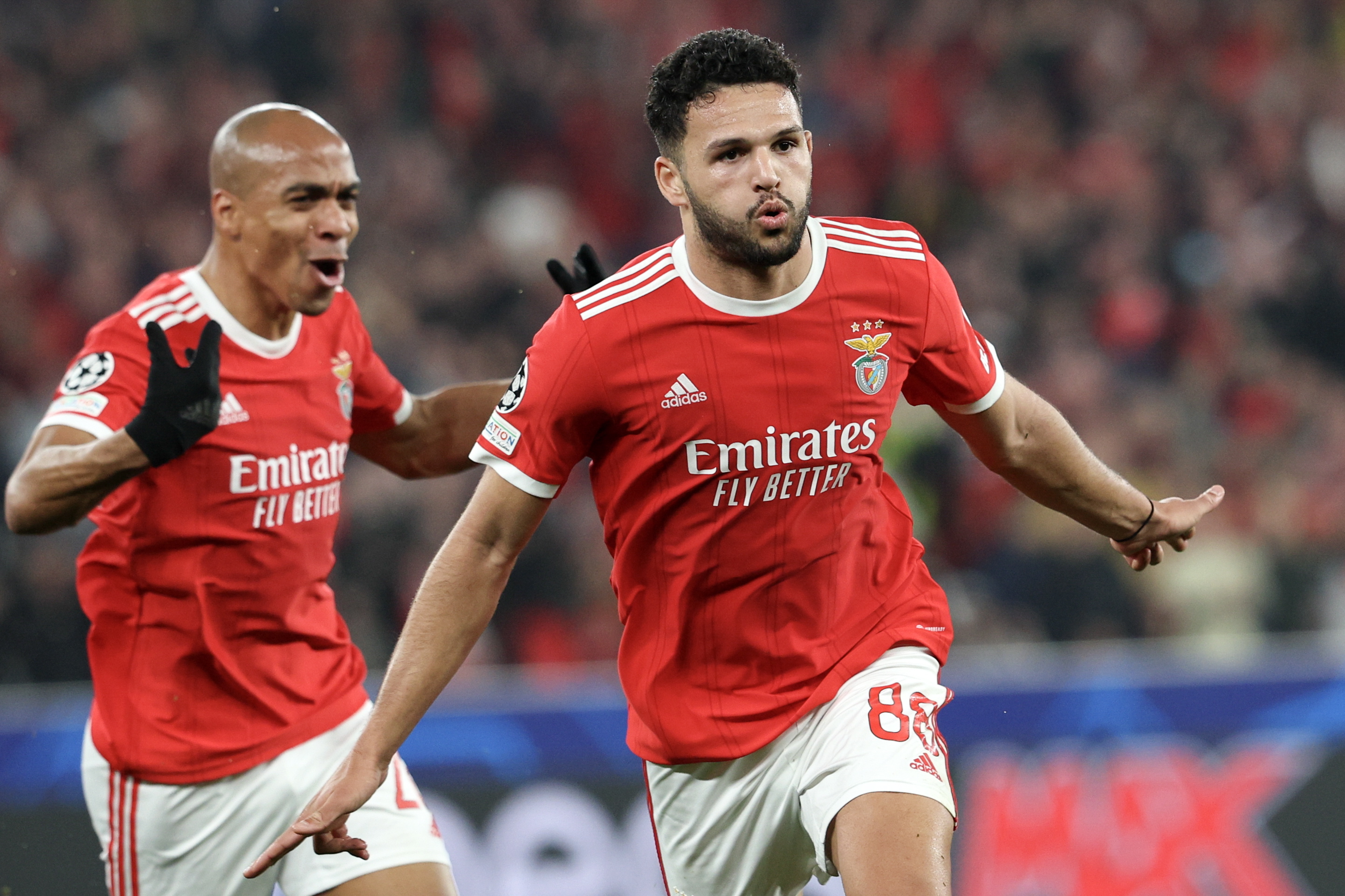 Lisbon (Portugal), 07/03/2023.- Benfica's Goncalo Ramos (R) celebrates after scoring the 2-0 goal during the UEFA Champions League second leg soccer match between Benfica and Club Brugge, in Lisbon, Portugal, 07 March 2023. (Liga de Campeones, Lisboa) EFE/EPA/ANTONIO COTRIM