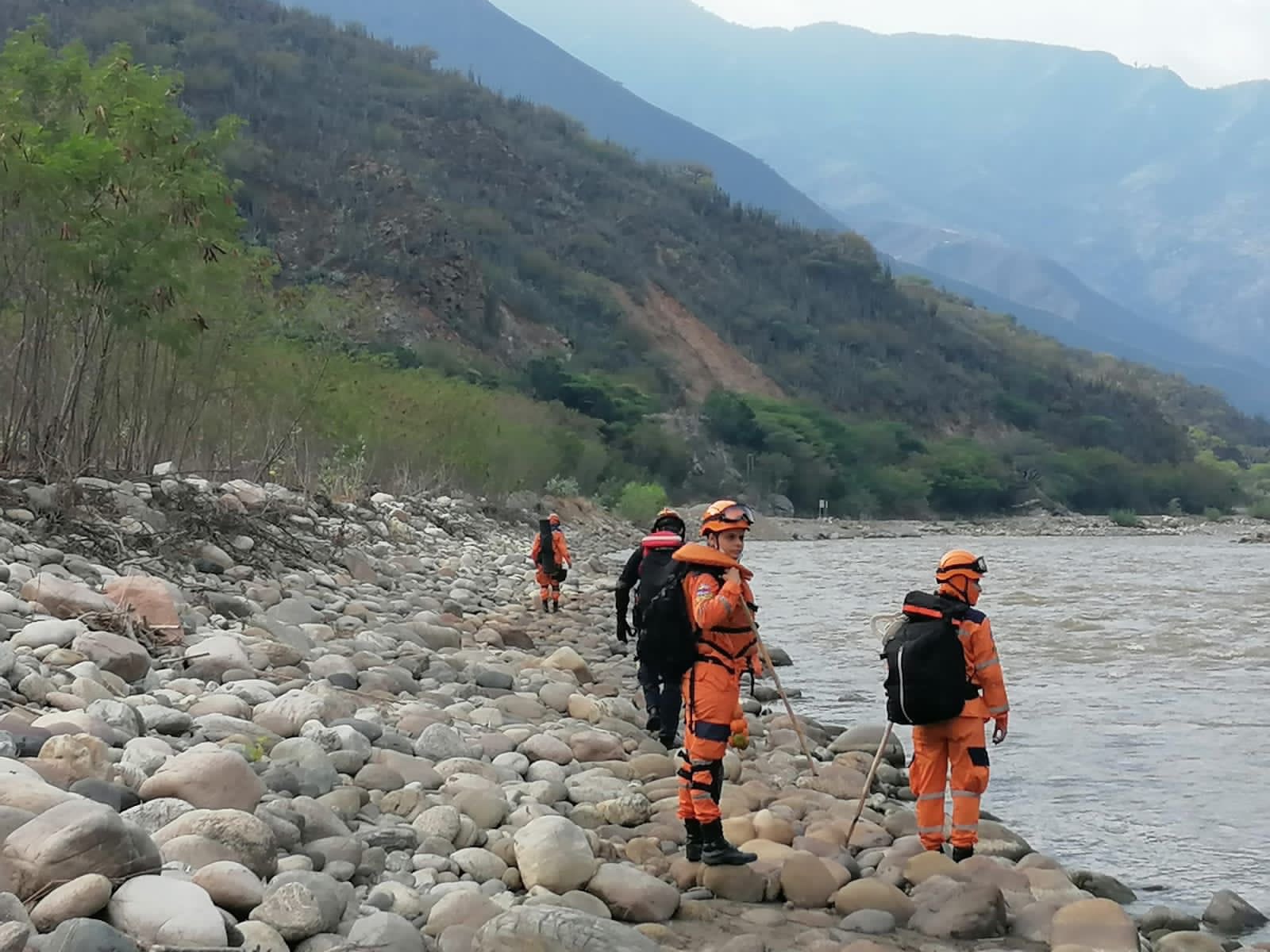 Buscan a  adulto mayor que cayó al río Chicamocha, en Santander