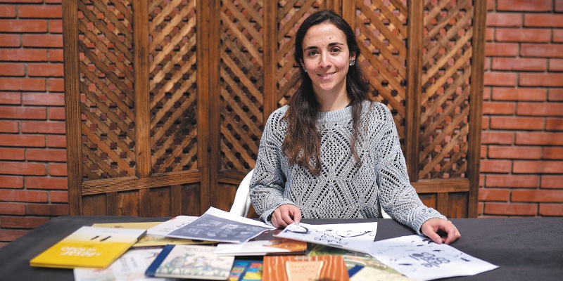 La colección "Arribabajo" está compuesta por cuatro libros: "Sube y baja", de Carlos Riaño; "Sale el Sol", de Dipacho; "Un salto así", de Gastón Hauviller, y "Buuuuuuuu", de Carlos Díaz Consuegra. / Jose Vargas