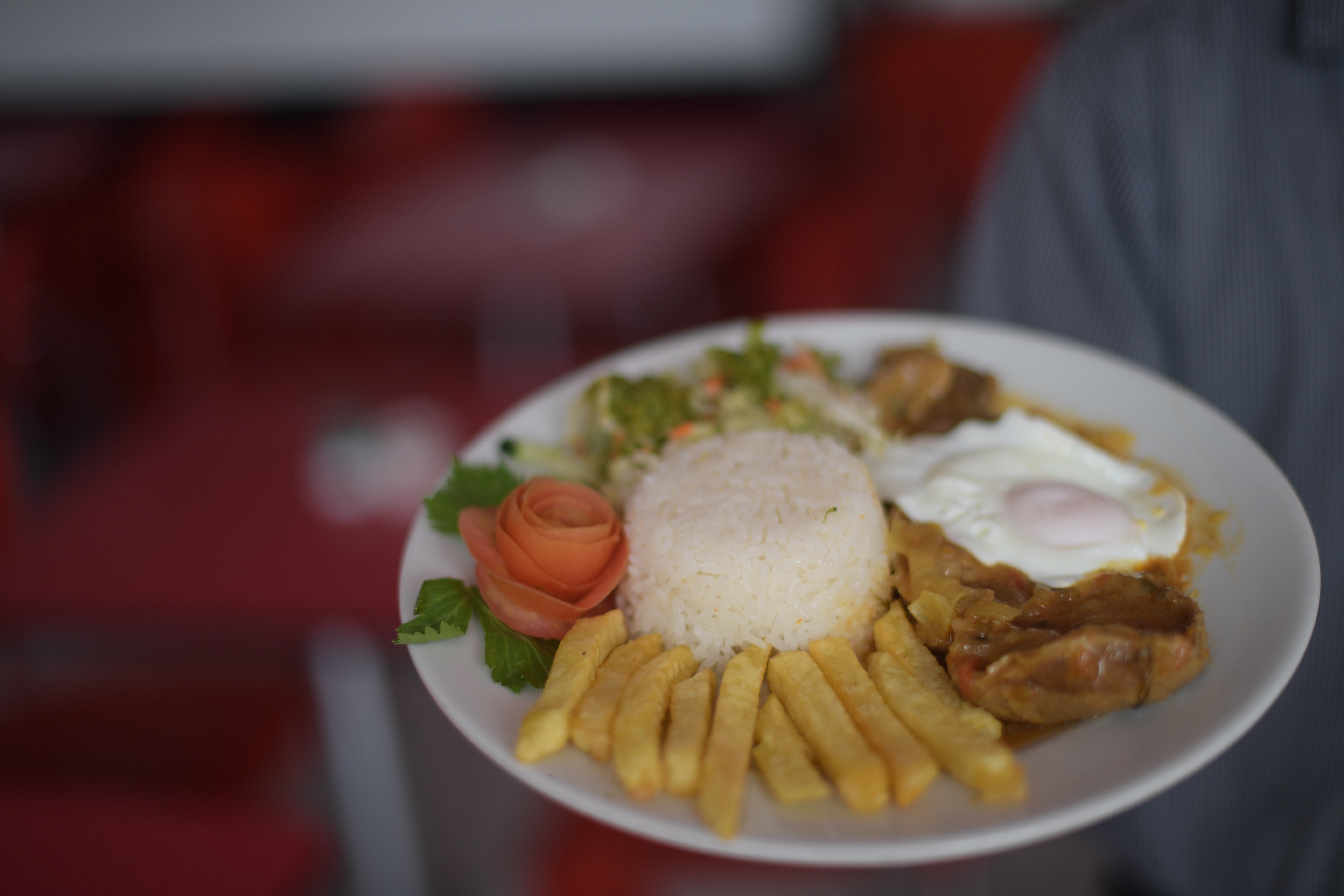Precio del “corrientazo” subió en Colombia: ¿en cuánto quedó?