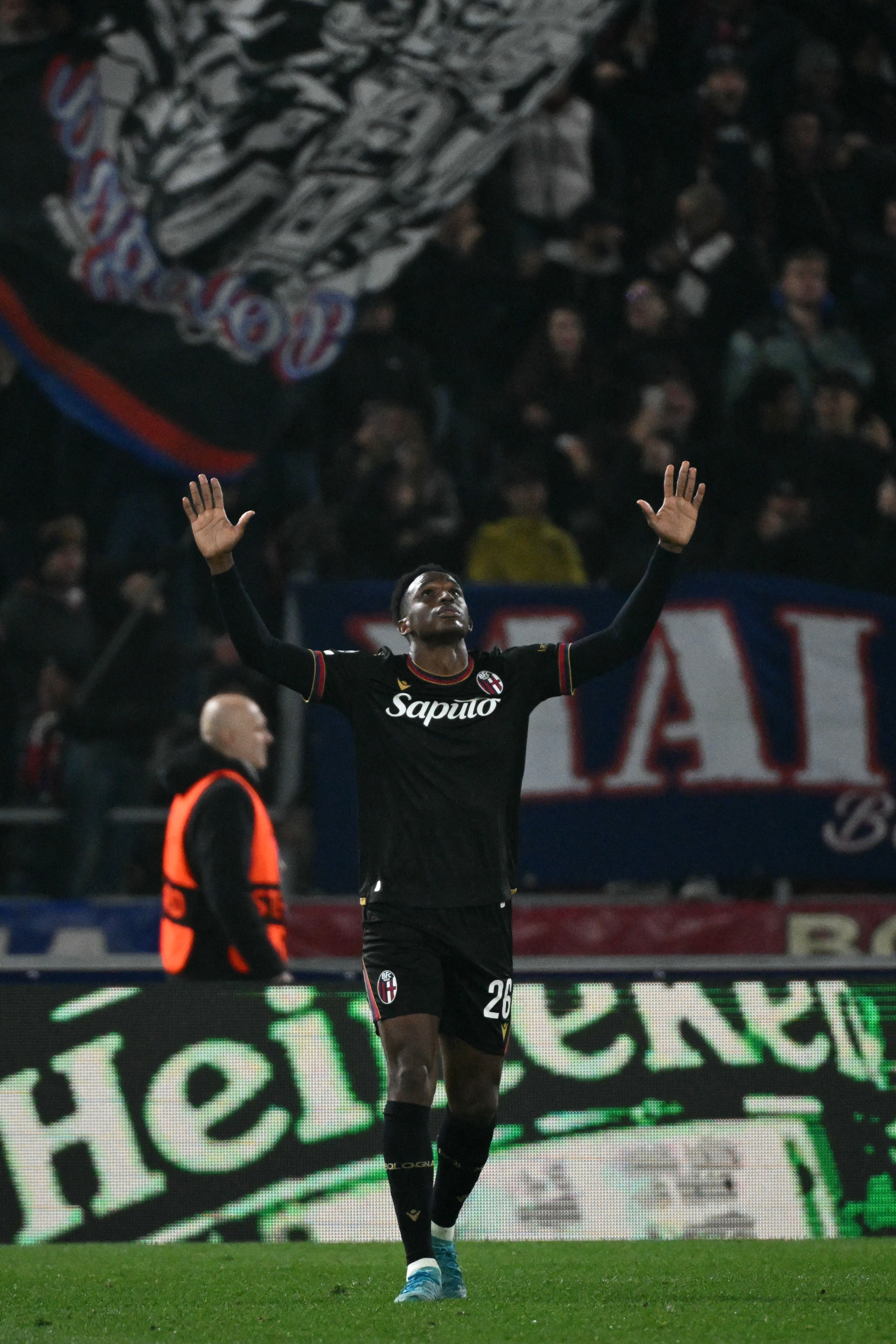 Lucumí hizo historia en Champions: marcó el primer gol de Bologna en este torneo