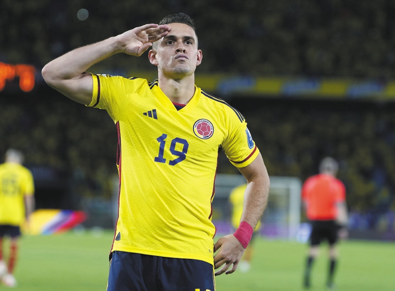 Arrancando el segundo tiempo, Rafael Santos Borré anotó el gol que le dio la victoria a Colombia sobre Venezuela, en el Metropolitano de Barranquilla. / AP