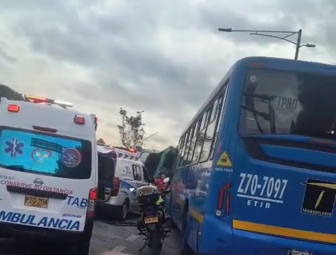Accidente en la Av. Boyacá dejó 40 heridos y cinco vehículos afectados