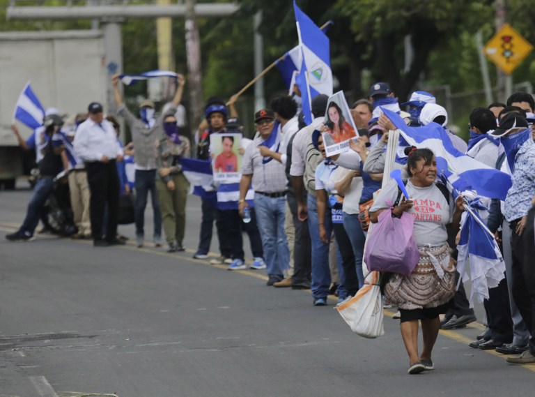 Manifestantes hacen cadena humana para pedir libertad de presos políticos en Nicaragua