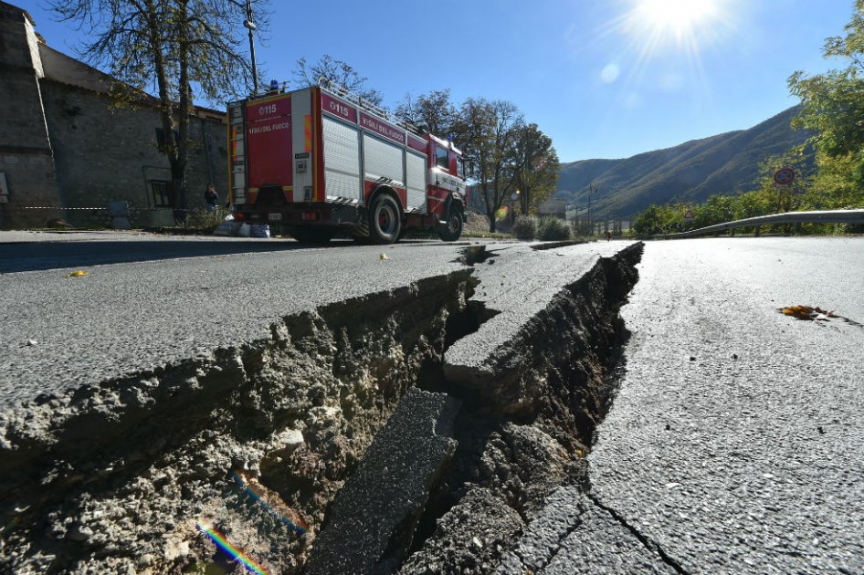 Un fuerte terremoto de 6,6 sacudió a Italia, el más potente desde 1980