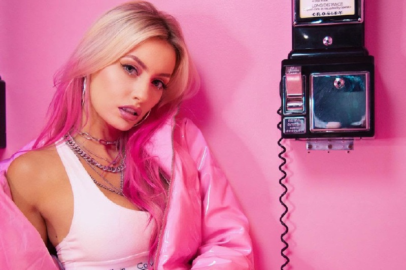 Katie Angel quiere dar en la música pasos de gigante