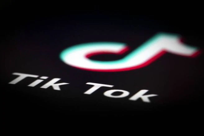 TikTok se retira de Hong Kong luego de controversia legal china