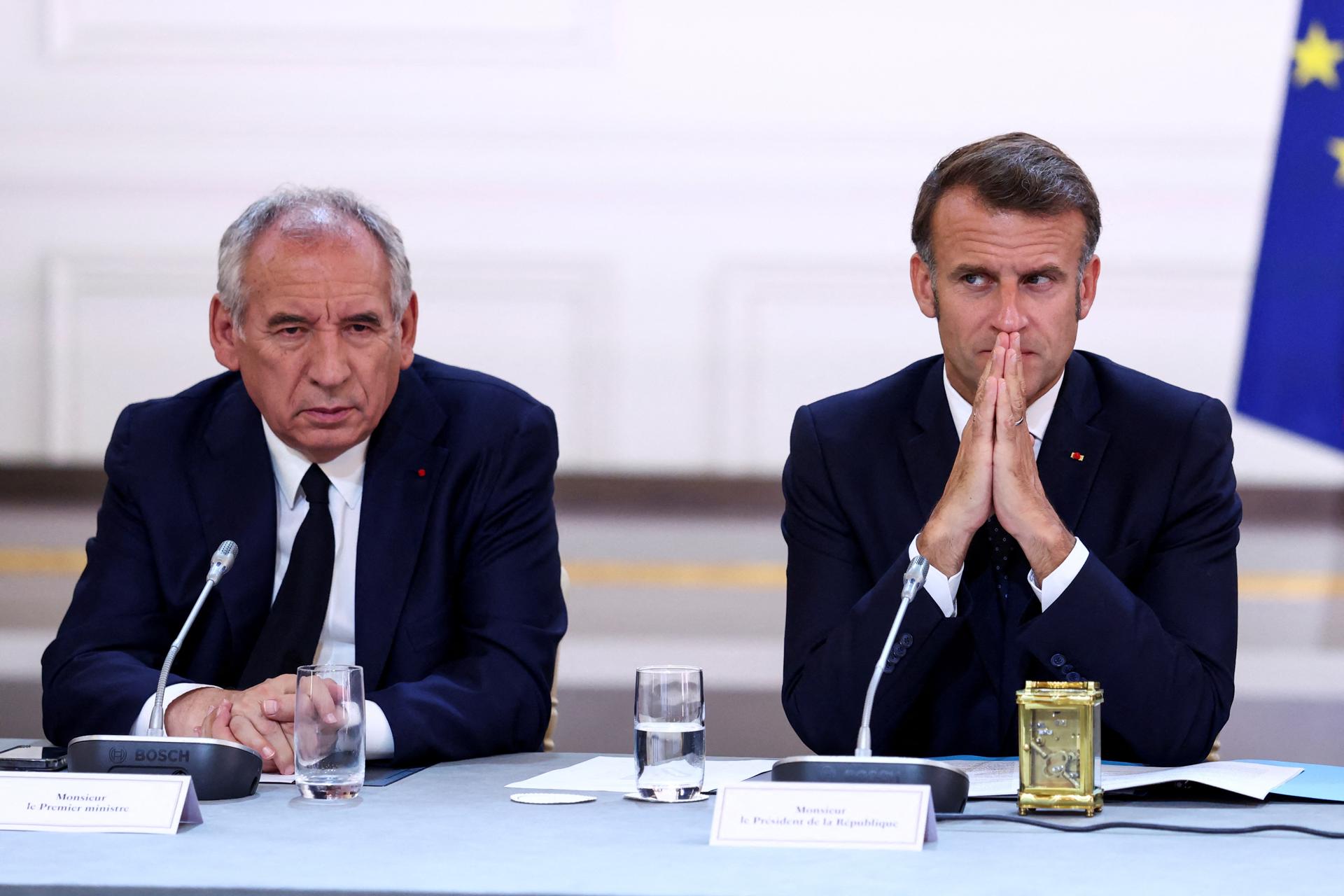 Macron apoya a su primer ministro ante el riesgo de que caiga en una moción de confianza