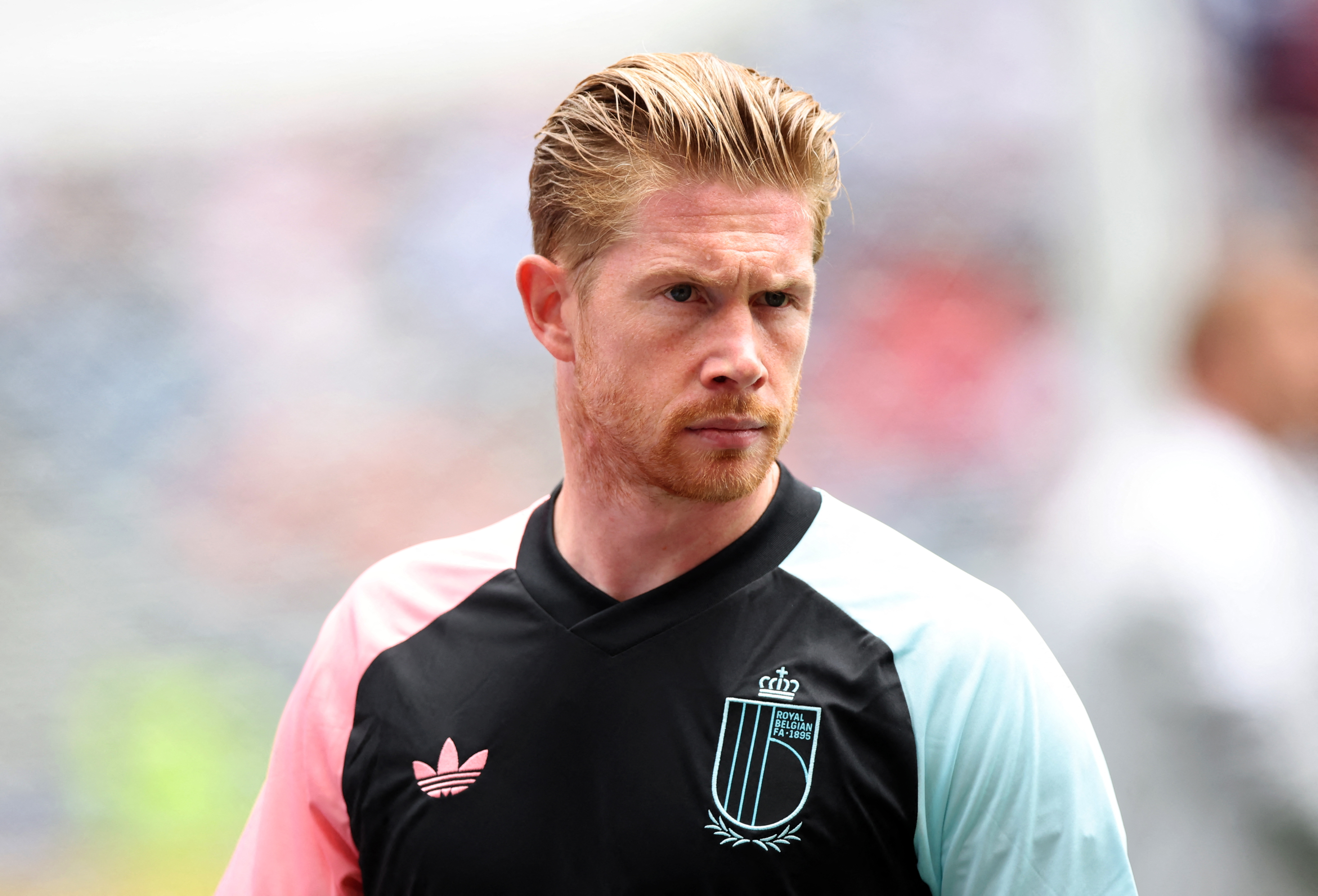 Kevin De Bruyne calentando antes del duelo por los 16avos de final del Mundial 2026 entre Bélgica y Senegal en el Lumen Field de Seattle, Washington.
