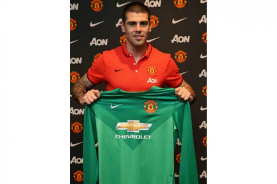 Víctor Valdés, nuevo arquero del Manchester United