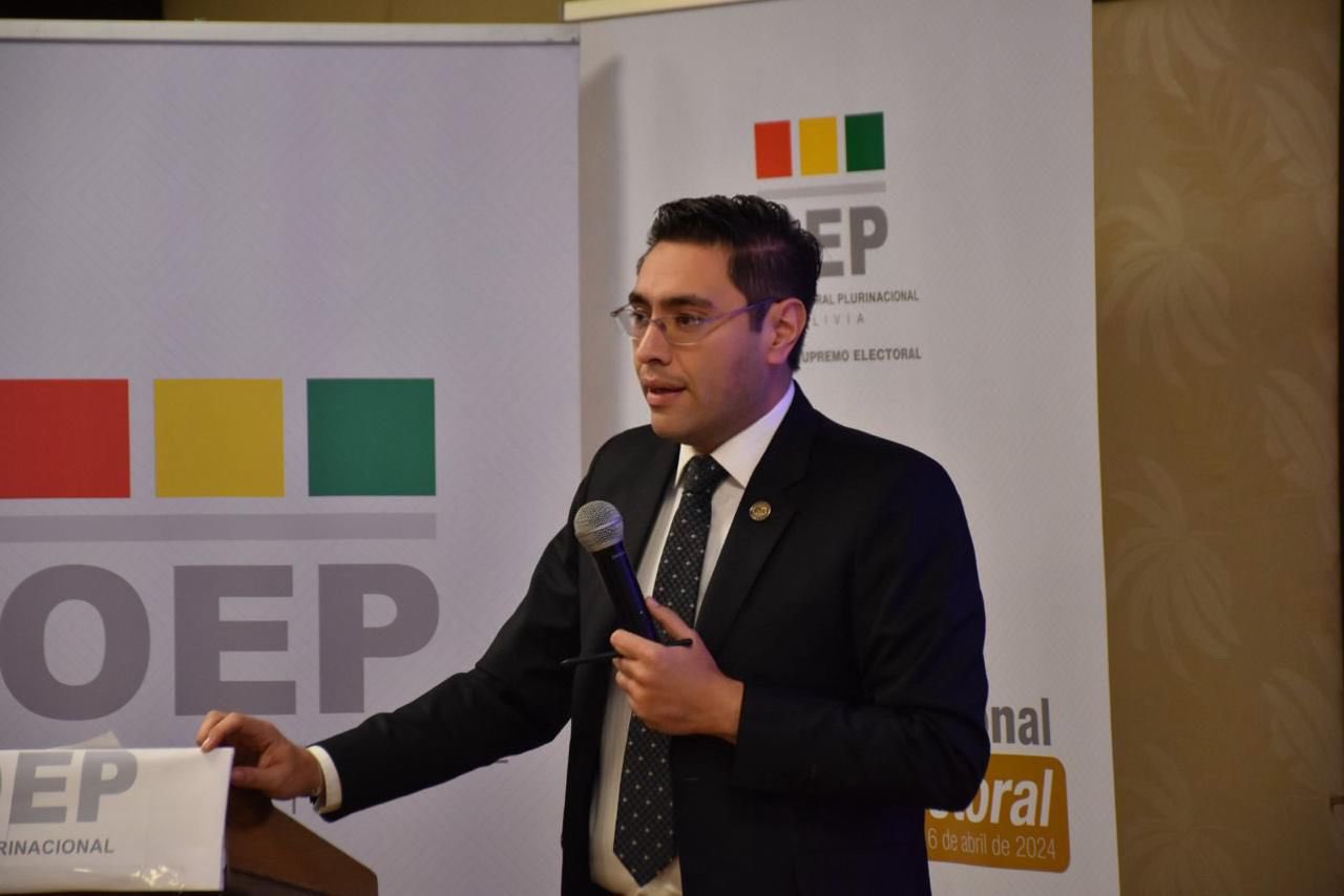 Dura pelea en el CNE para elegir presidente: quedó Quiroz y Campo, vicepresidente