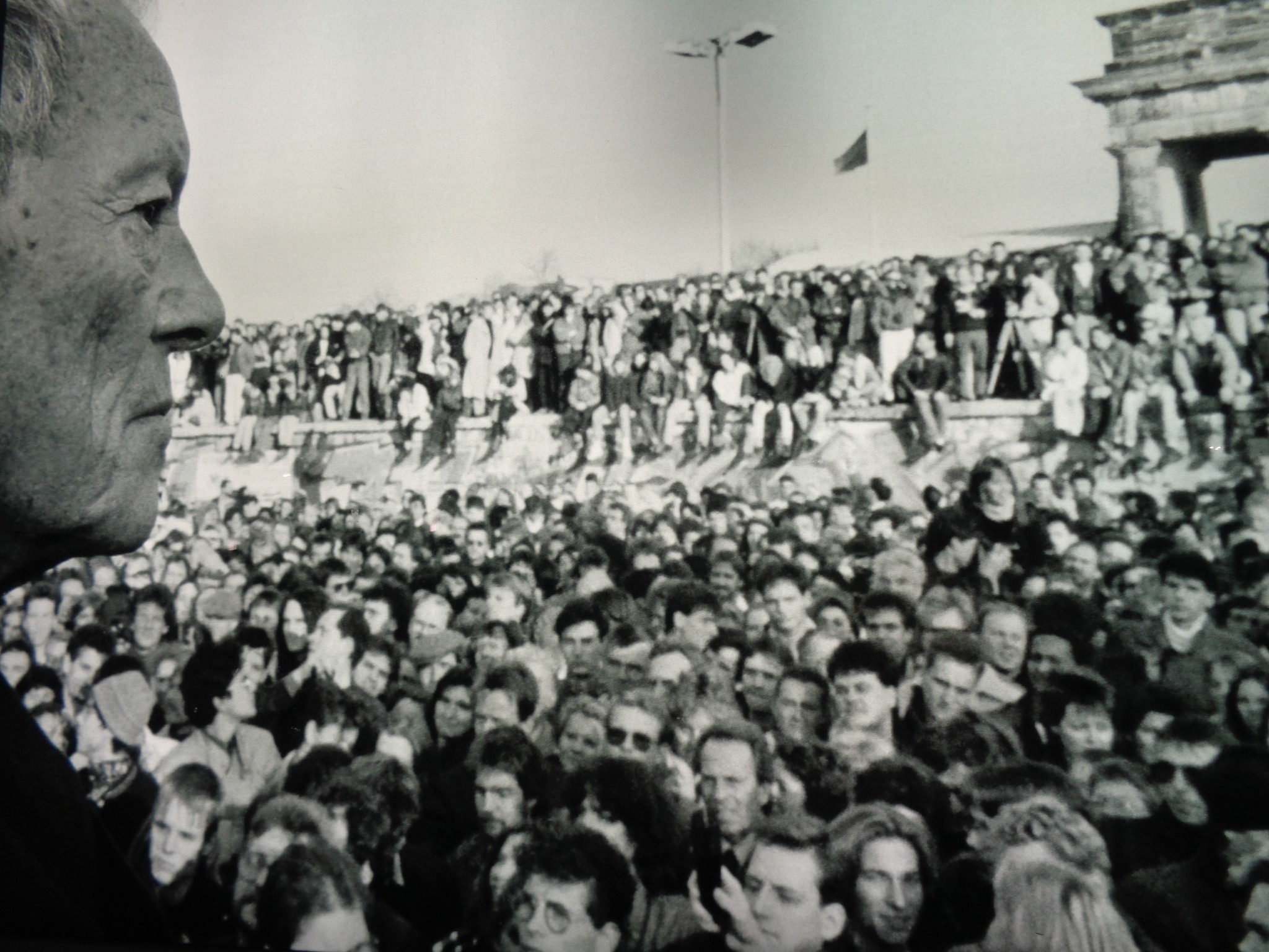 El 9 de noviembre de 1989 acabó la Guerra Fría global entre dictaduras y democracias.