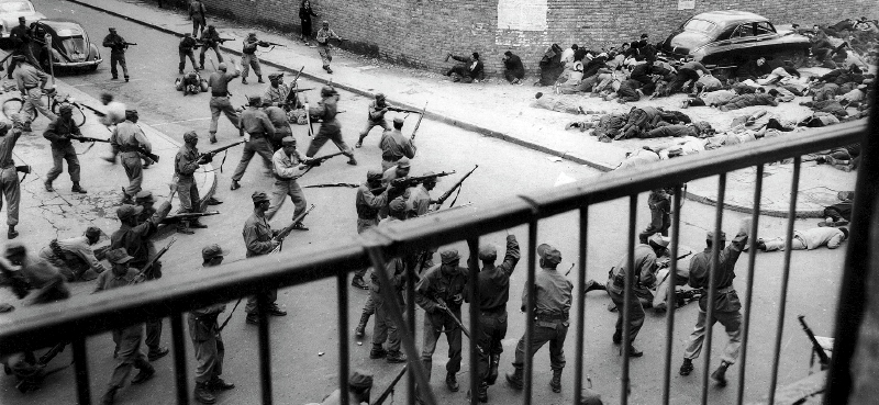 Unidades del Batallón Colombia abren fuego contra una manifestación estudiantil, con un saldo de 10 muertos y 50 heridos, el 9 de junio de 1954. / Julio Flórez Ángel