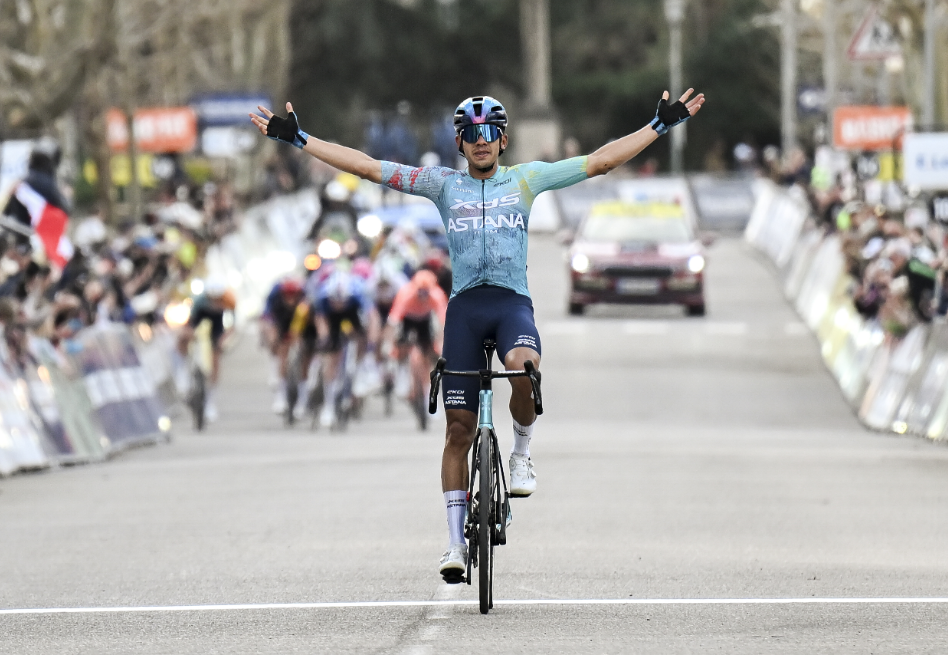¡Victoria colombiana en Europa! Harold Tejada ganó la etapa 6 de forma épica en París-Niza